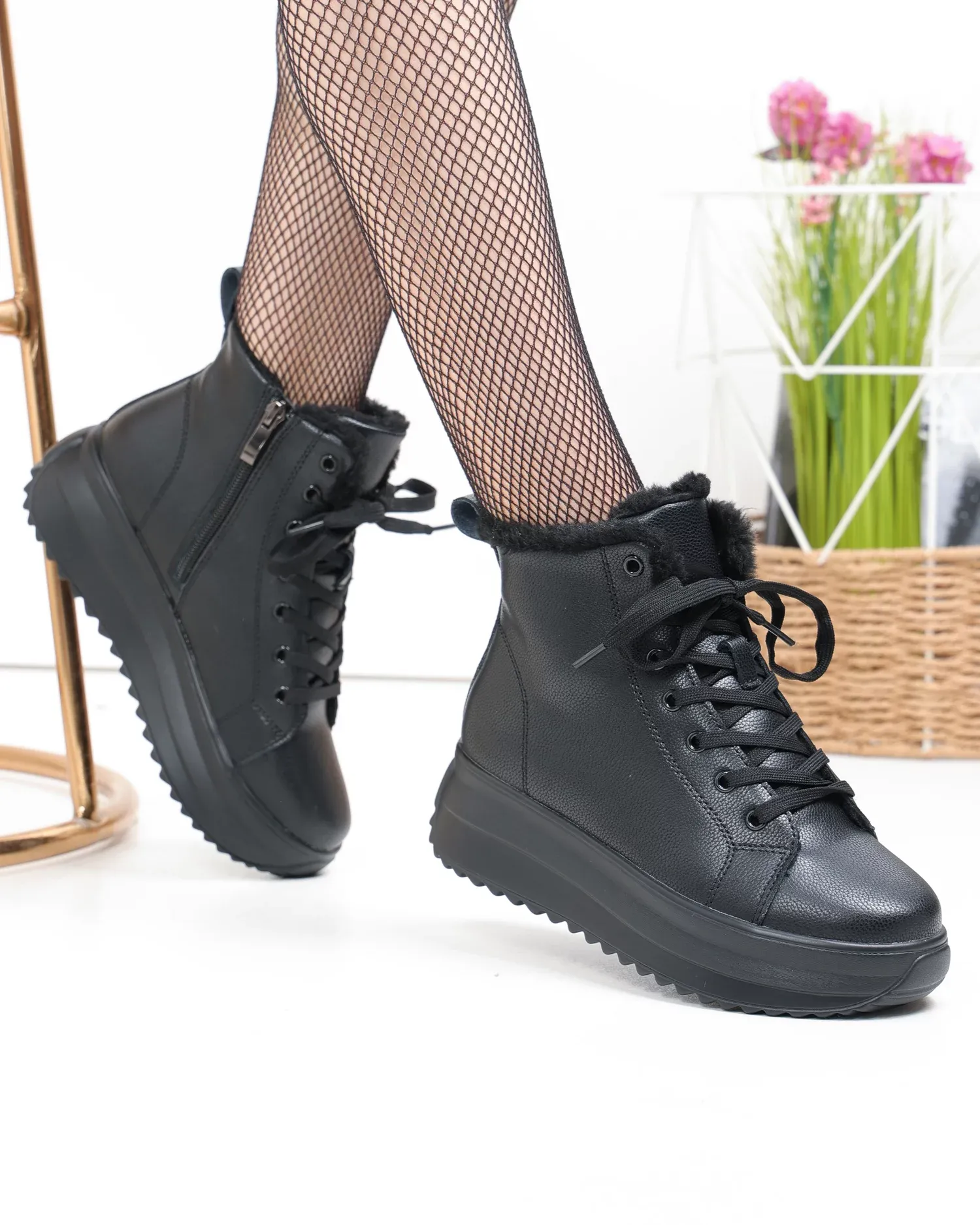 products/580/ghete-dama-piele-naturala-negre-imblanite-cu-inchidere-sireturi-si-fermoar-f002-296-82834.webp