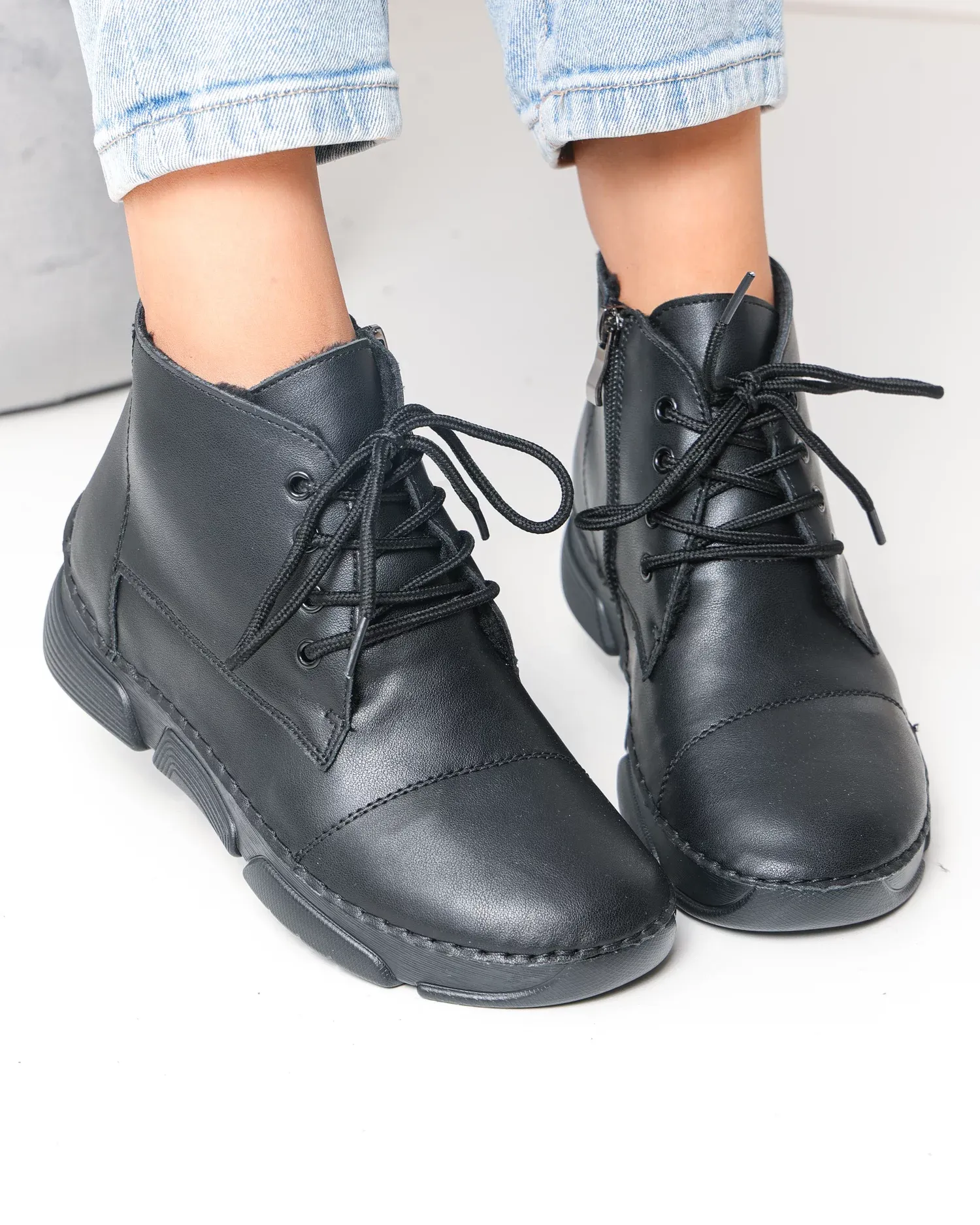 products/580/ghete-dama-piele-naturala-negre-imblanite-cu-talpa-flexibila-cusuta-f20-036-104764.webp