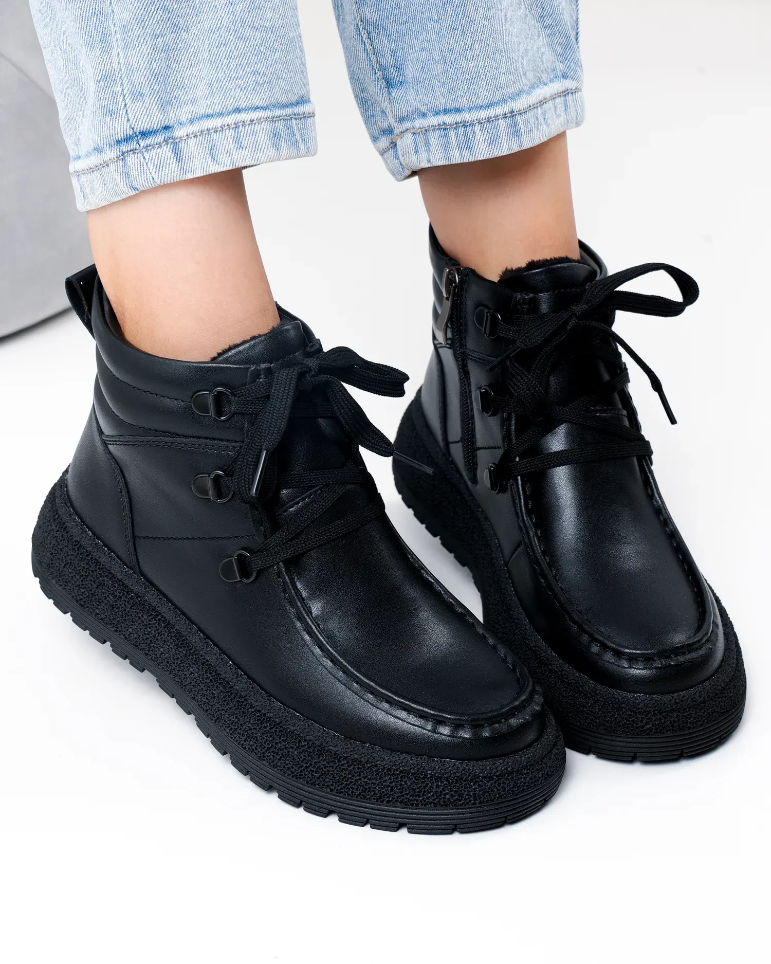 products/580/ghete-dama-piele-naturala-negre-imblanite-cu-talpa-groasa-jy7950-104128.webp