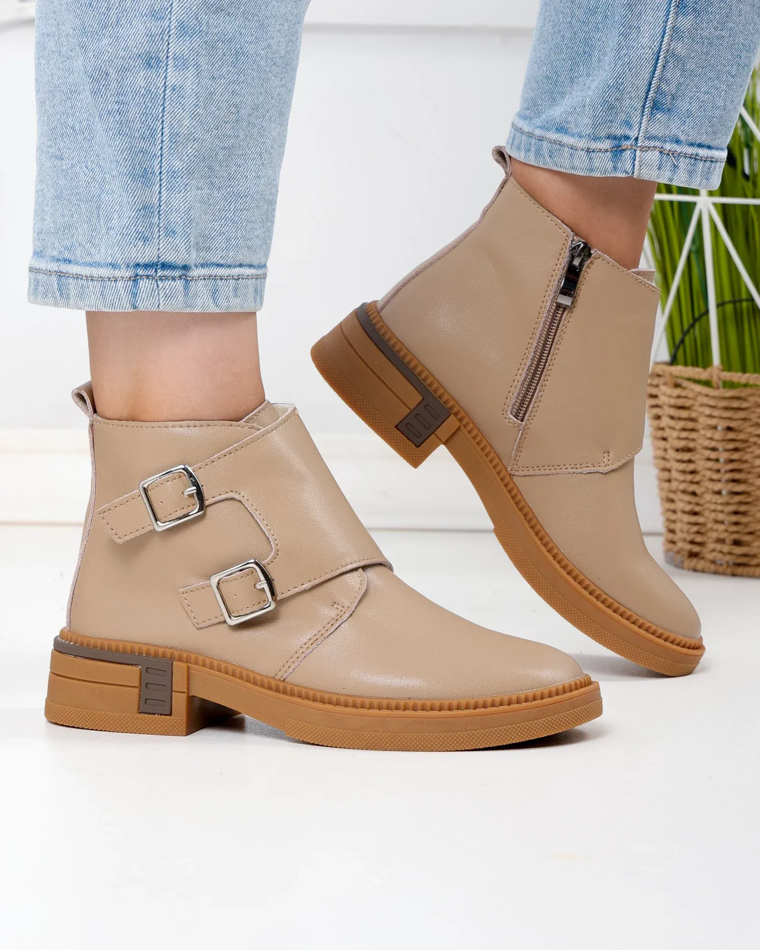 products/580/ghete-scurte-captusite-dama-piele-naturala-kaki-cu-model-suprapus-si-inchidere-fermoar-t-2630-104071.webp