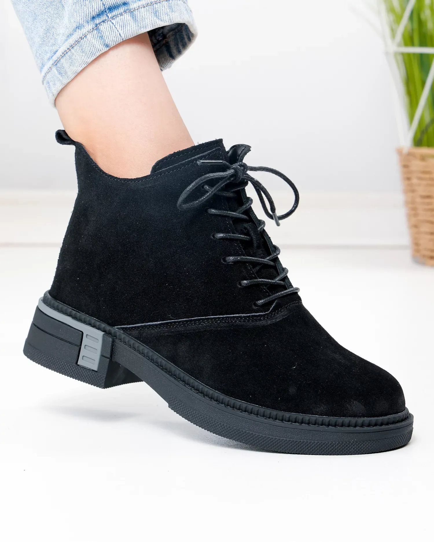 products/580/ghete-scurte-dama-piele-naturala-intoarsa-negre-captusite-jy7982-104029.webp