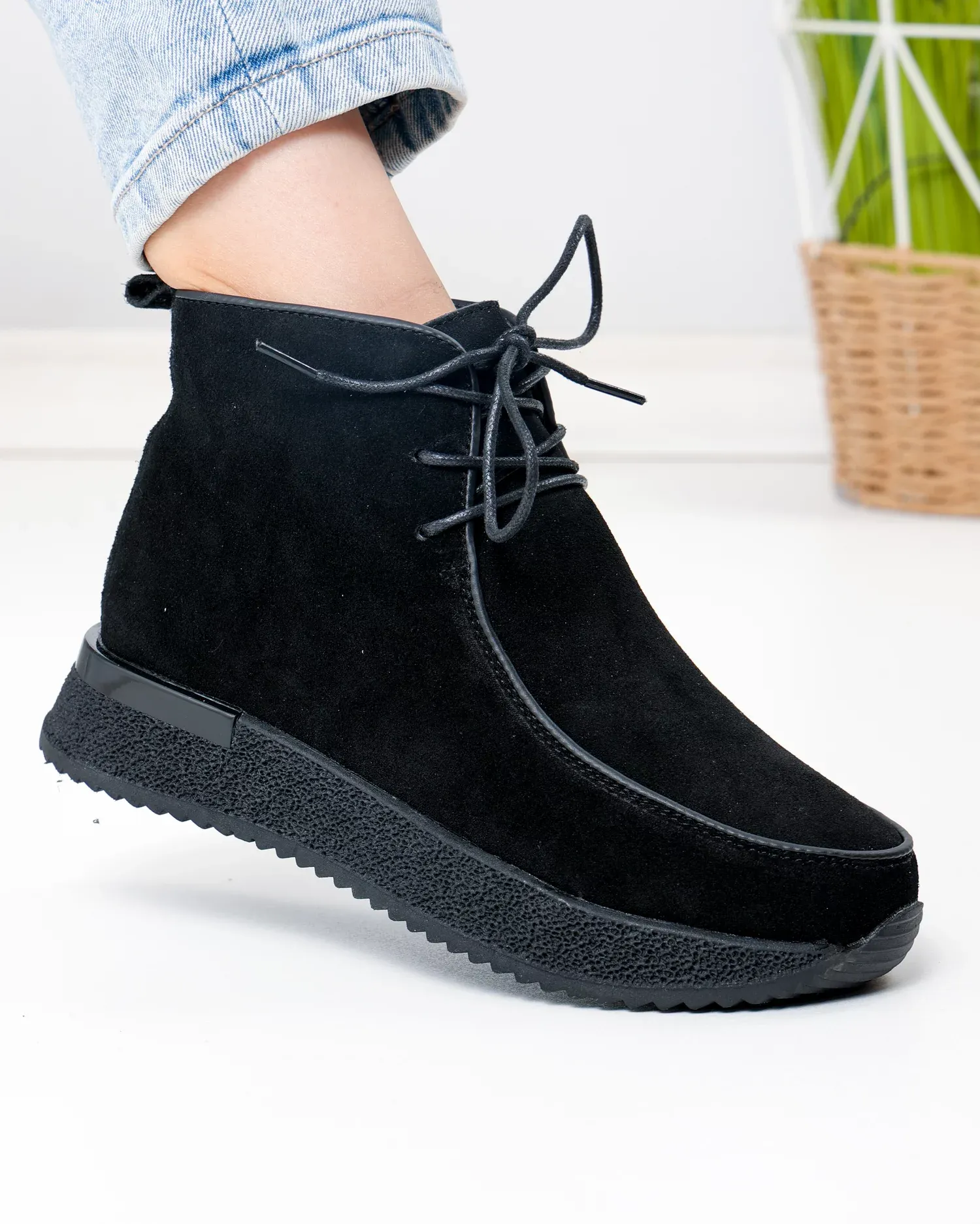 products/580/ghete-scurte-dama-piele-naturala-intoarsa-negre-cu-inchidere-fermoar-jy8070-104185.webp