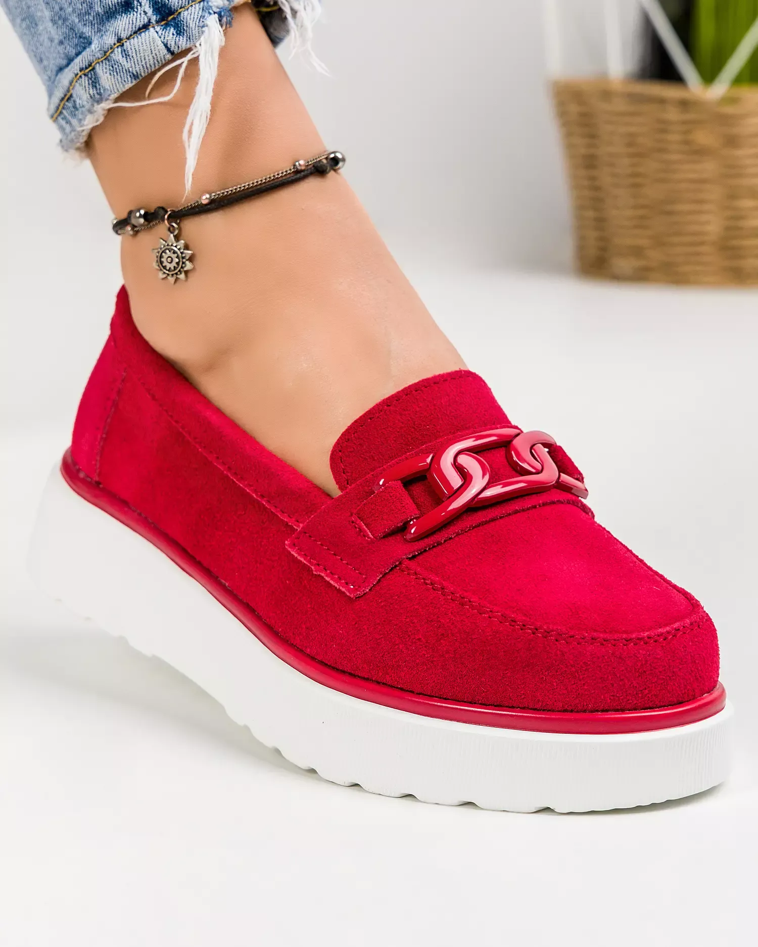 products/580/mocasini-dama-piele-naturala-intoarsa-rosii-cu-talpa-alba-inchidere-slip-on-si-accesoriu-t-3071-49159.webp