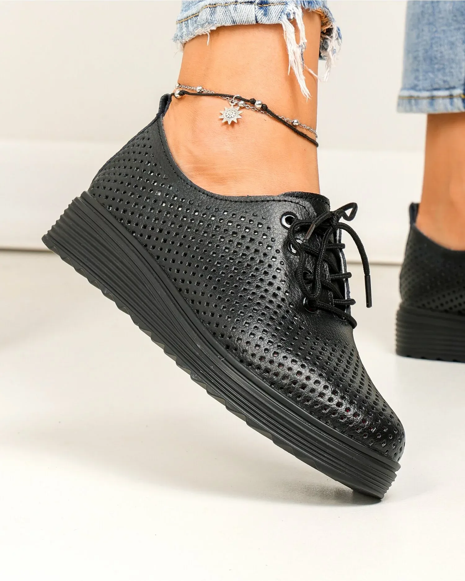 products/580/pantofi-casual-dama-perforati-cu-siret-negri-piele-naturala-xh-3200-86905.webp