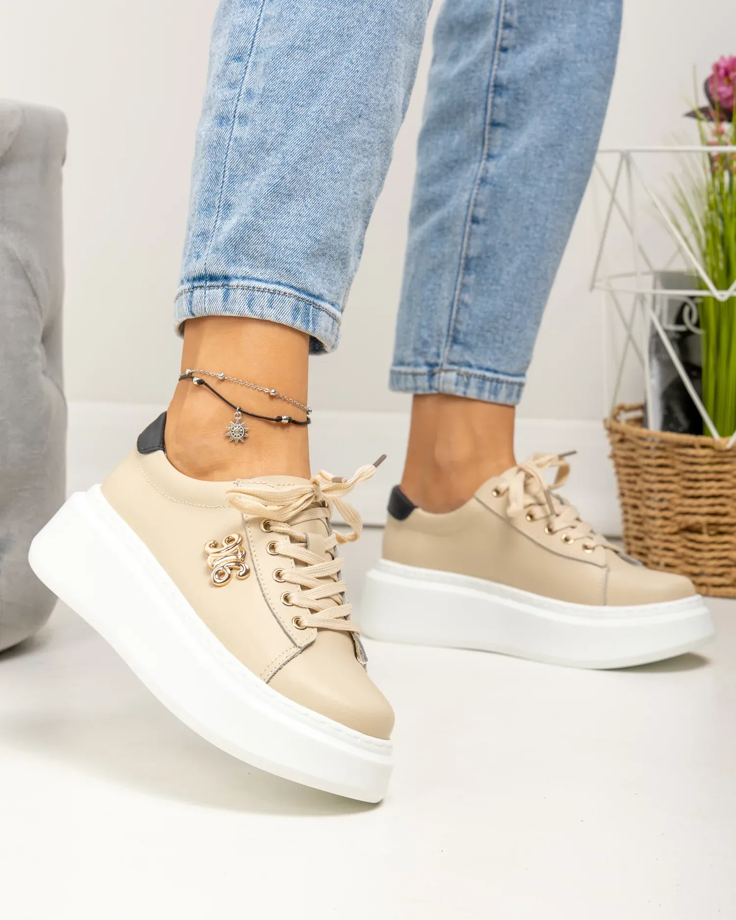 products/580/pantofi-casual-dama-piele-naturala-bej-cu-aplicatie-metalica-si-talpa-groasa-t-8808-85879.webp