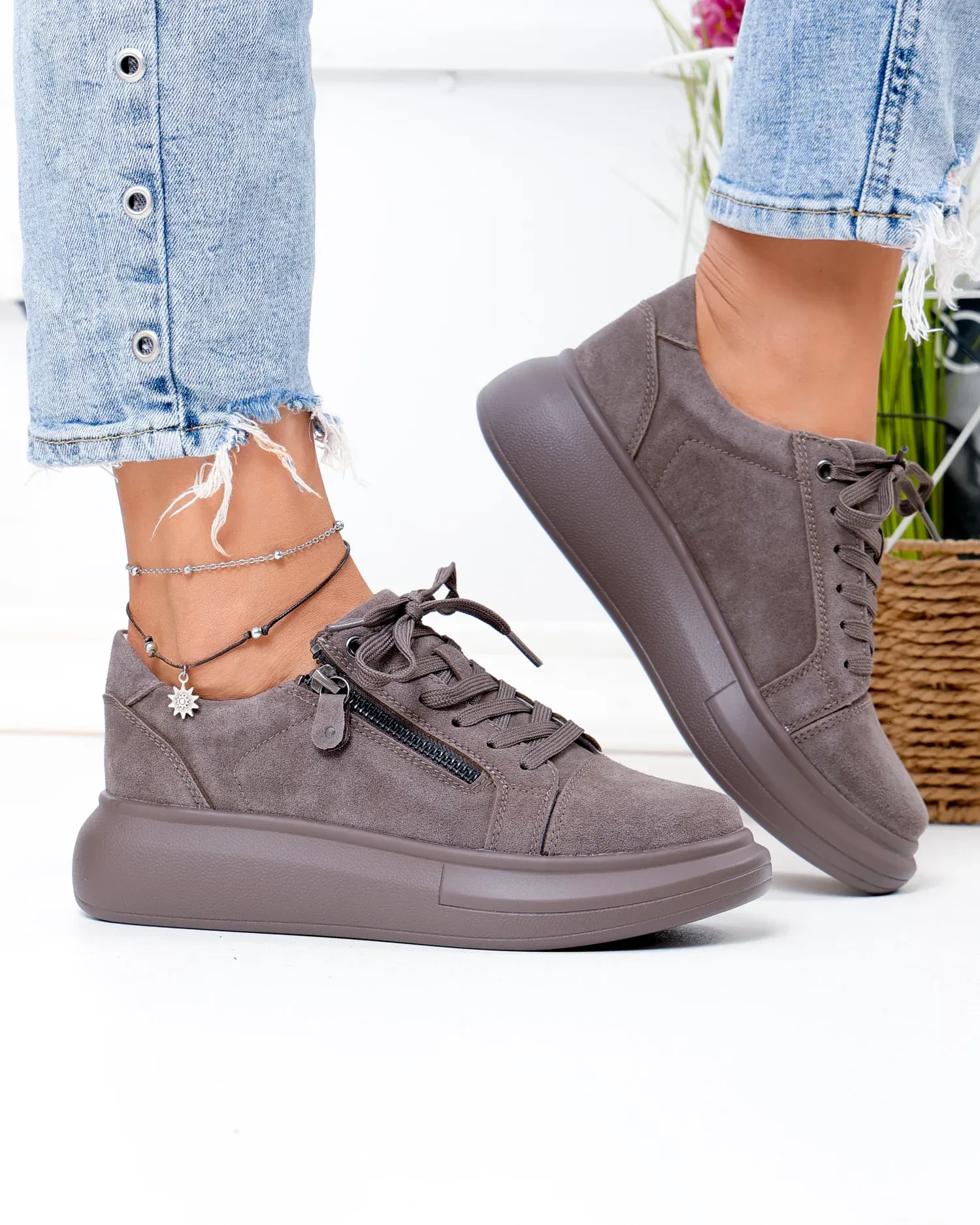 products/580/pantofi-casual-dama-piele-naturala-intoarsa-gri-inchis-cu-varf-rotund-f002-651-103498.webp