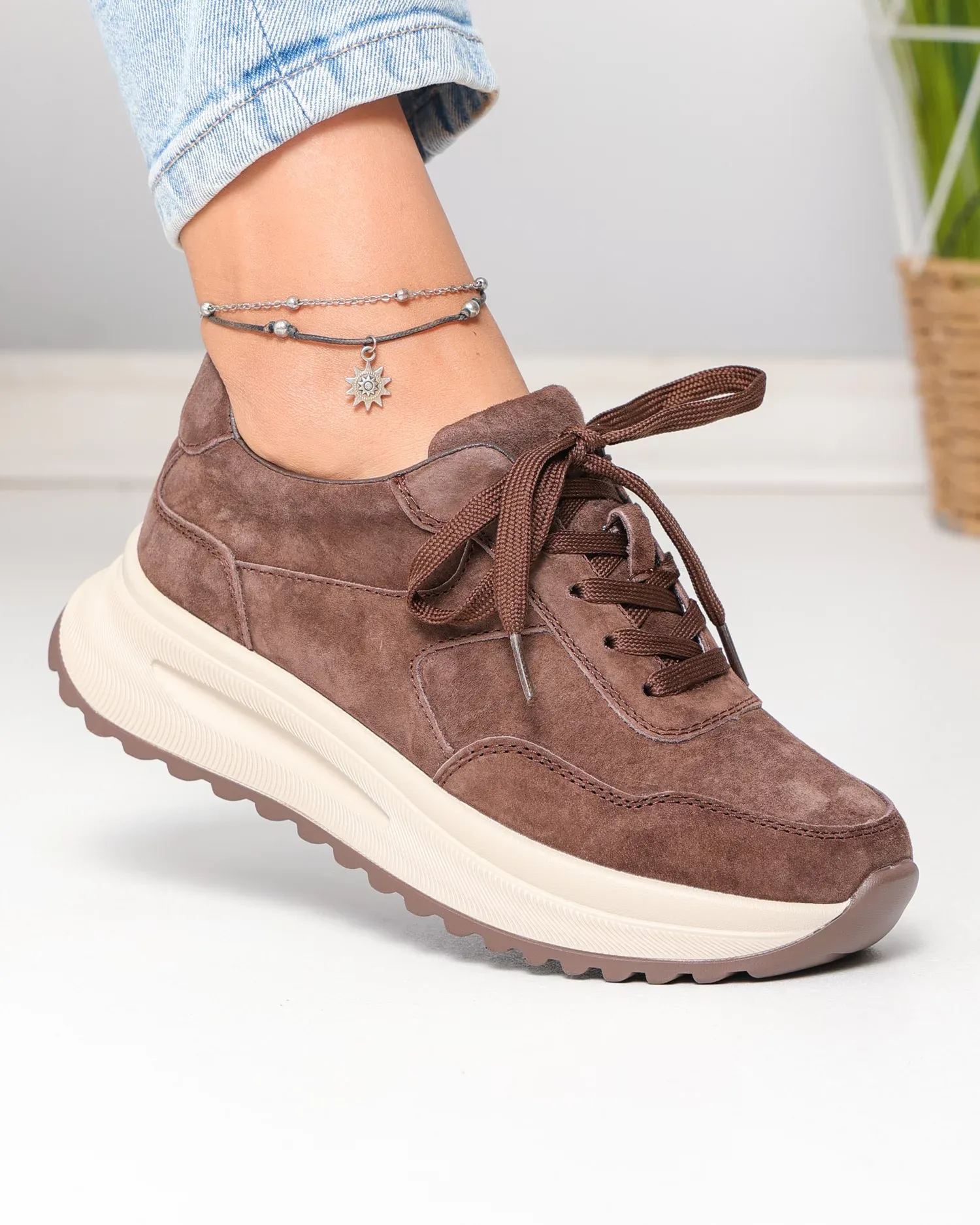 products/580/pantofi-casual-dama-piele-naturala-intoarsa-maro-cu-inchidere-sireturi-f001-989-104506.webp