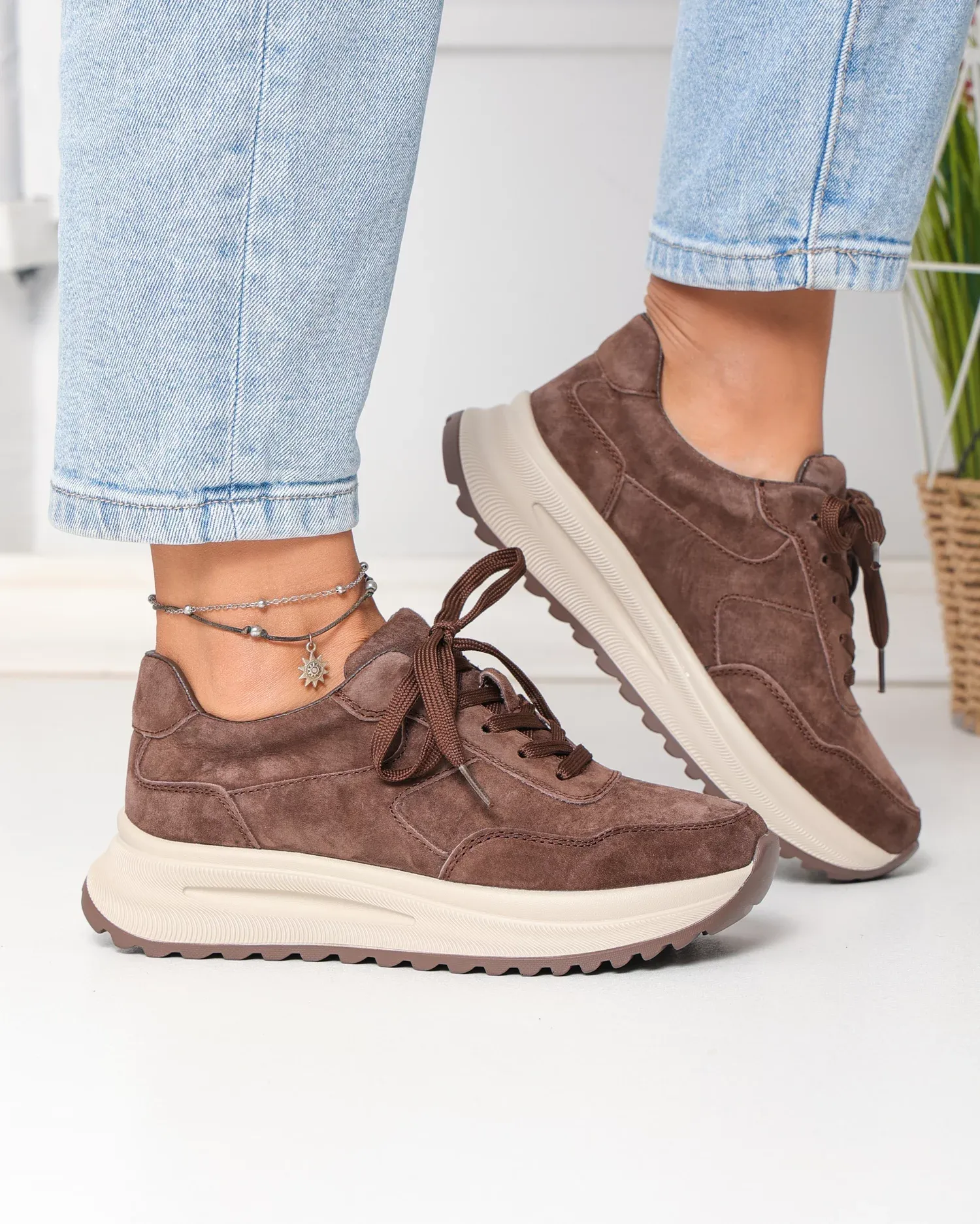 products/580/pantofi-casual-dama-piele-naturala-intoarsa-maro-cu-inchidere-sireturi-f001-989-104512.webp