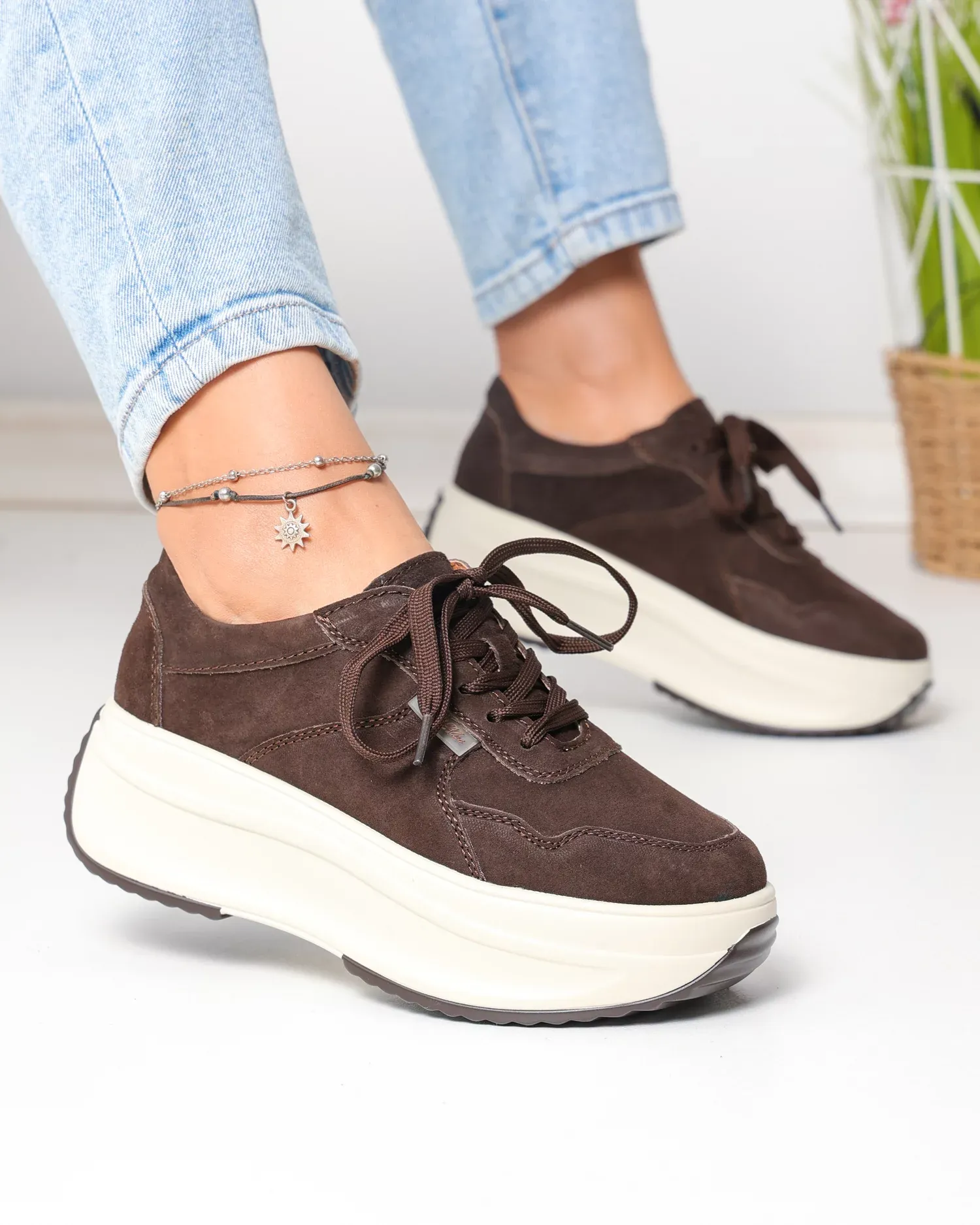 products/580/pantofi-casual-dama-piele-naturala-intoarsa-maro-inchis-cu-inchidere-sireturi-f002-673-104587.webp