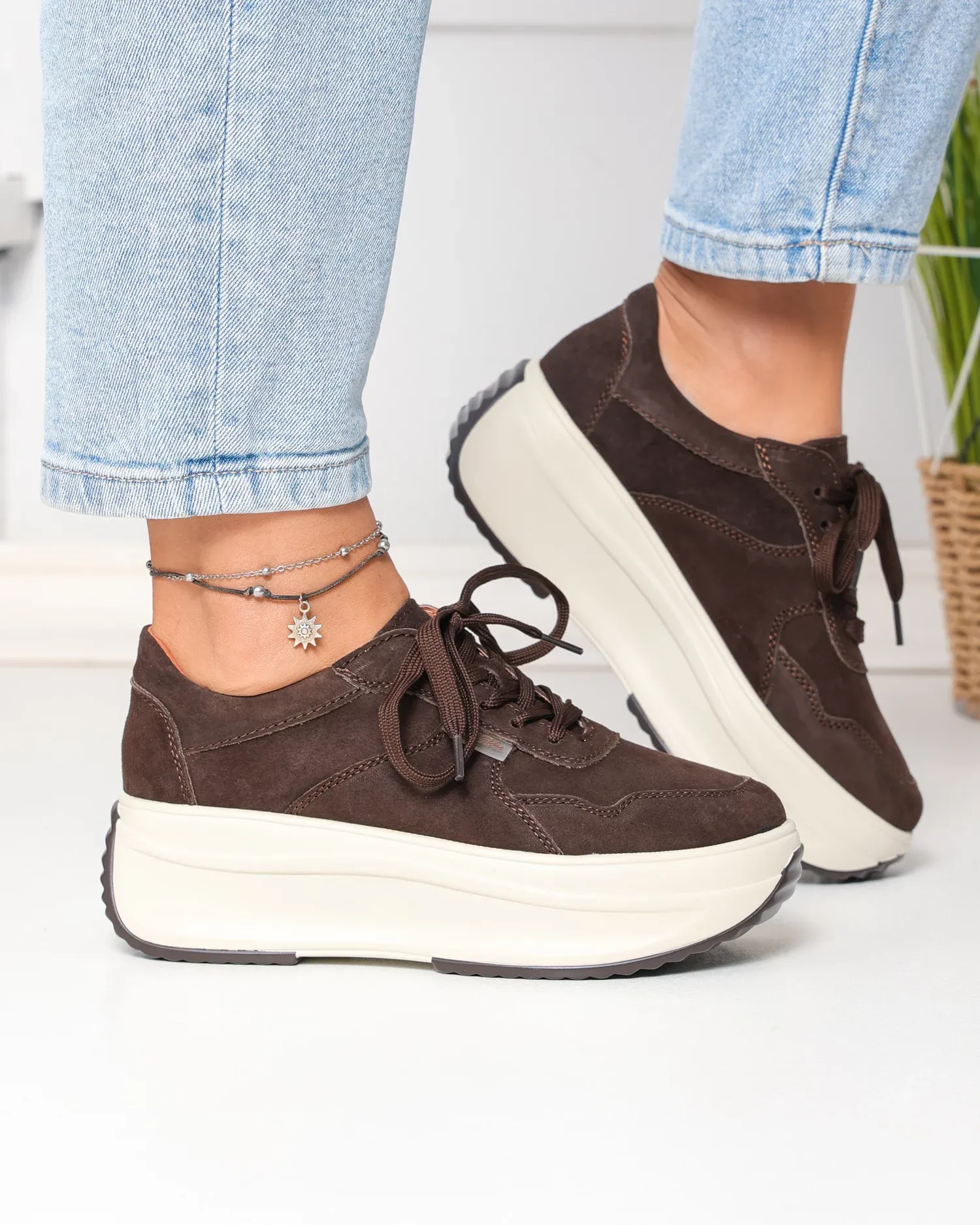 products/580/pantofi-casual-dama-piele-naturala-intoarsa-maro-inchis-cu-inchidere-sireturi-f002-673-104596.webp