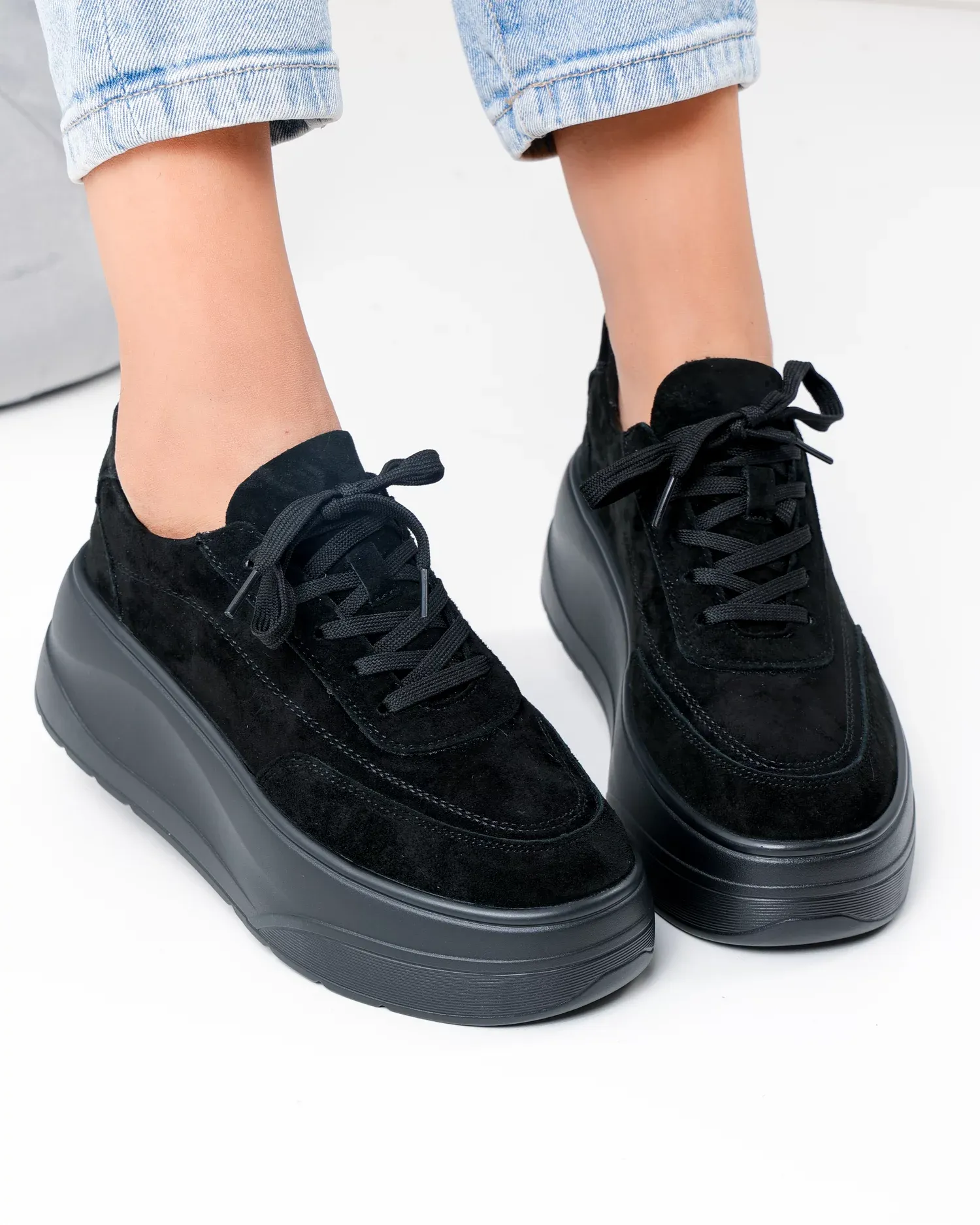 products/580/pantofi-casual-dama-piele-naturala-intoarsa-negri-cu-inchidere-sireturi-si-talpa-groasa-f005-033-104272.webp
