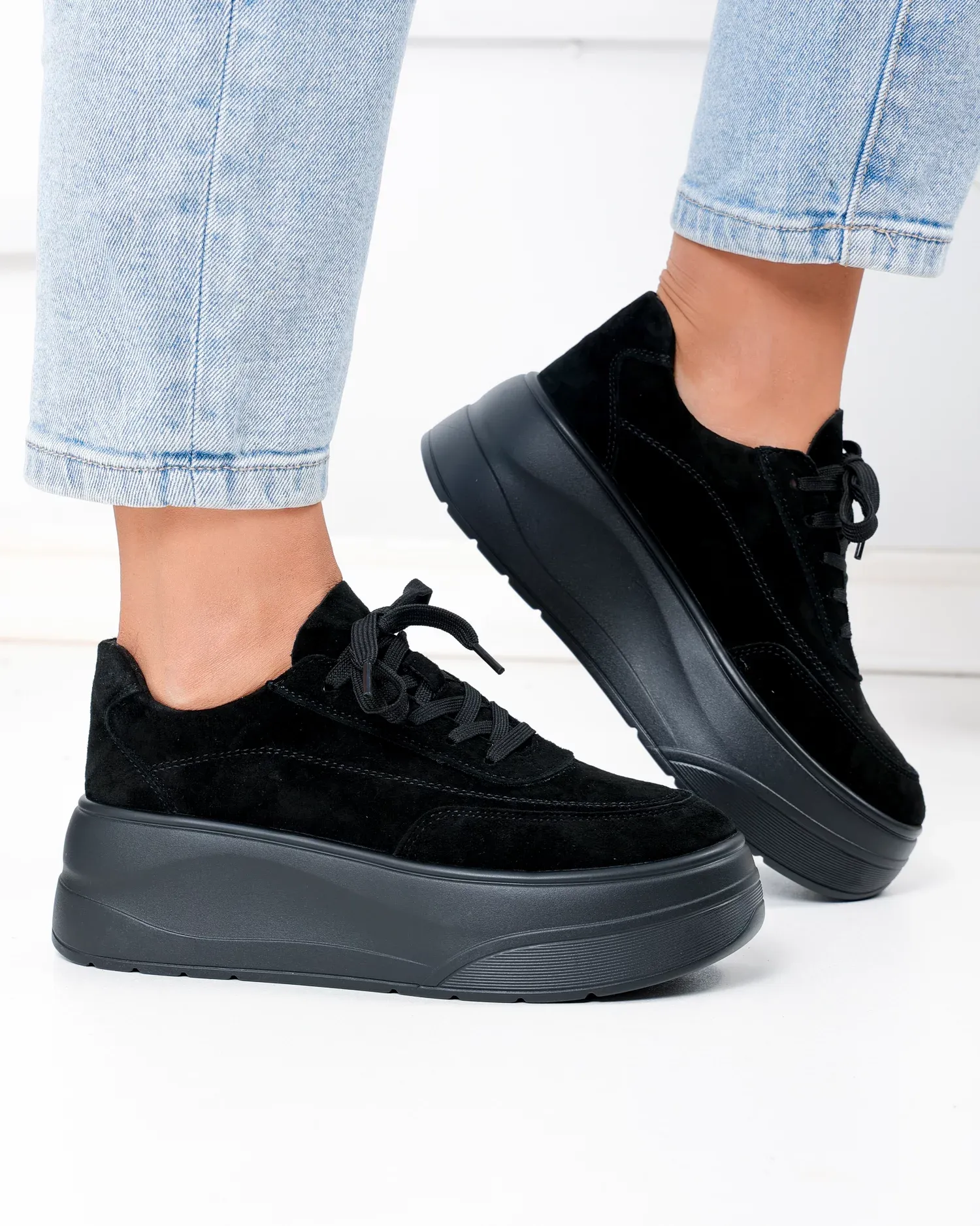 products/580/pantofi-casual-dama-piele-naturala-intoarsa-negri-cu-inchidere-sireturi-si-talpa-groasa-f005-033-104275.webp