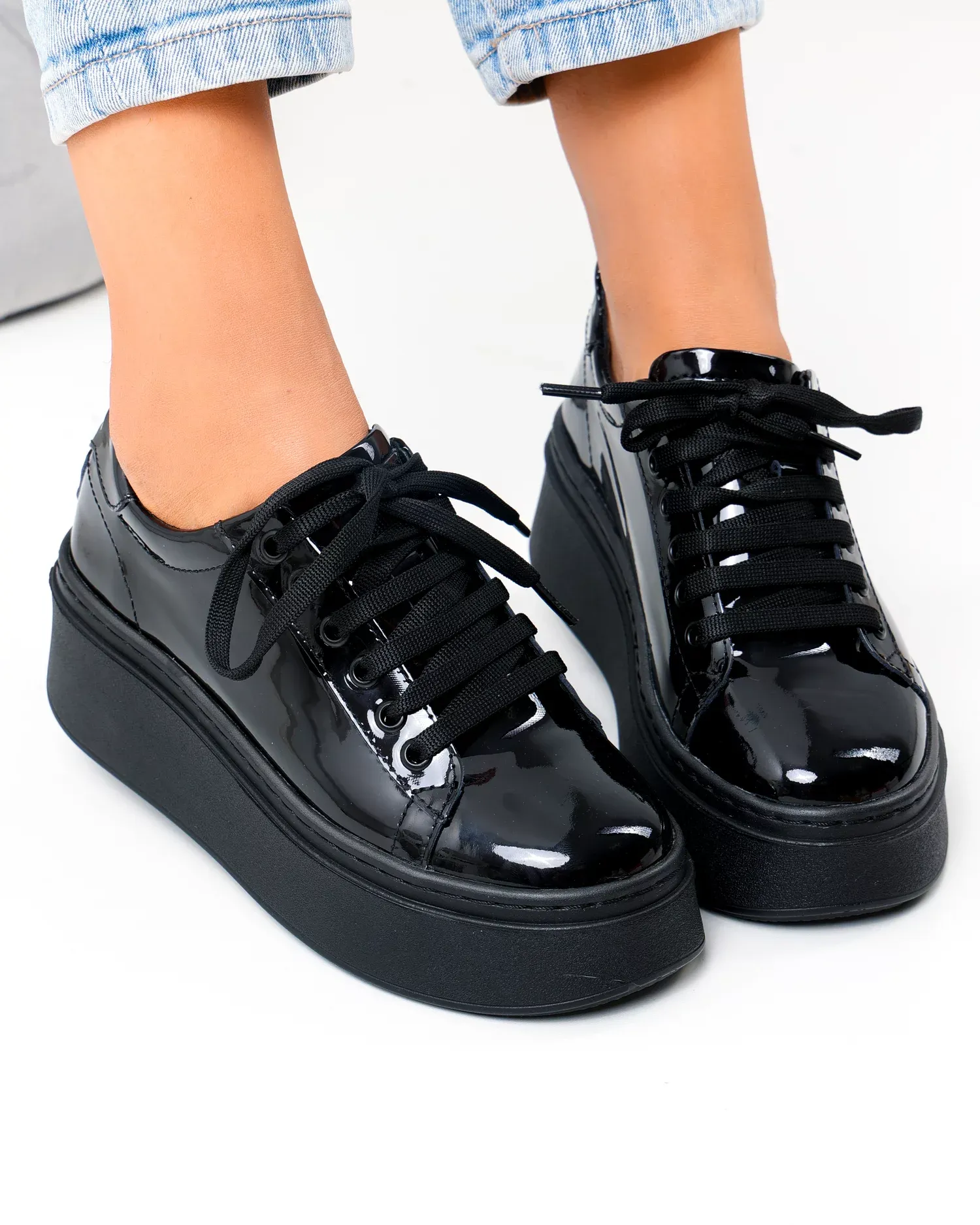 products/580/pantofi-casual-dama-piele-naturala-lacuita-negri-cu-talpa-groasa-pc207-105442.webp