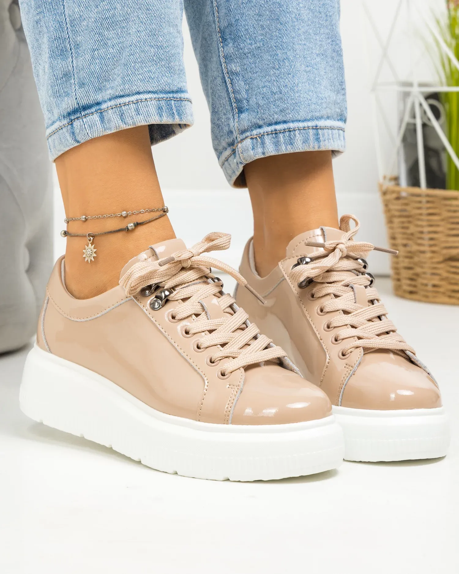 products/580/pantofi-casual-dama-piele-naturala-lacuita-roz-inchis-cu-talpa-alba-f002-294-84250.webp