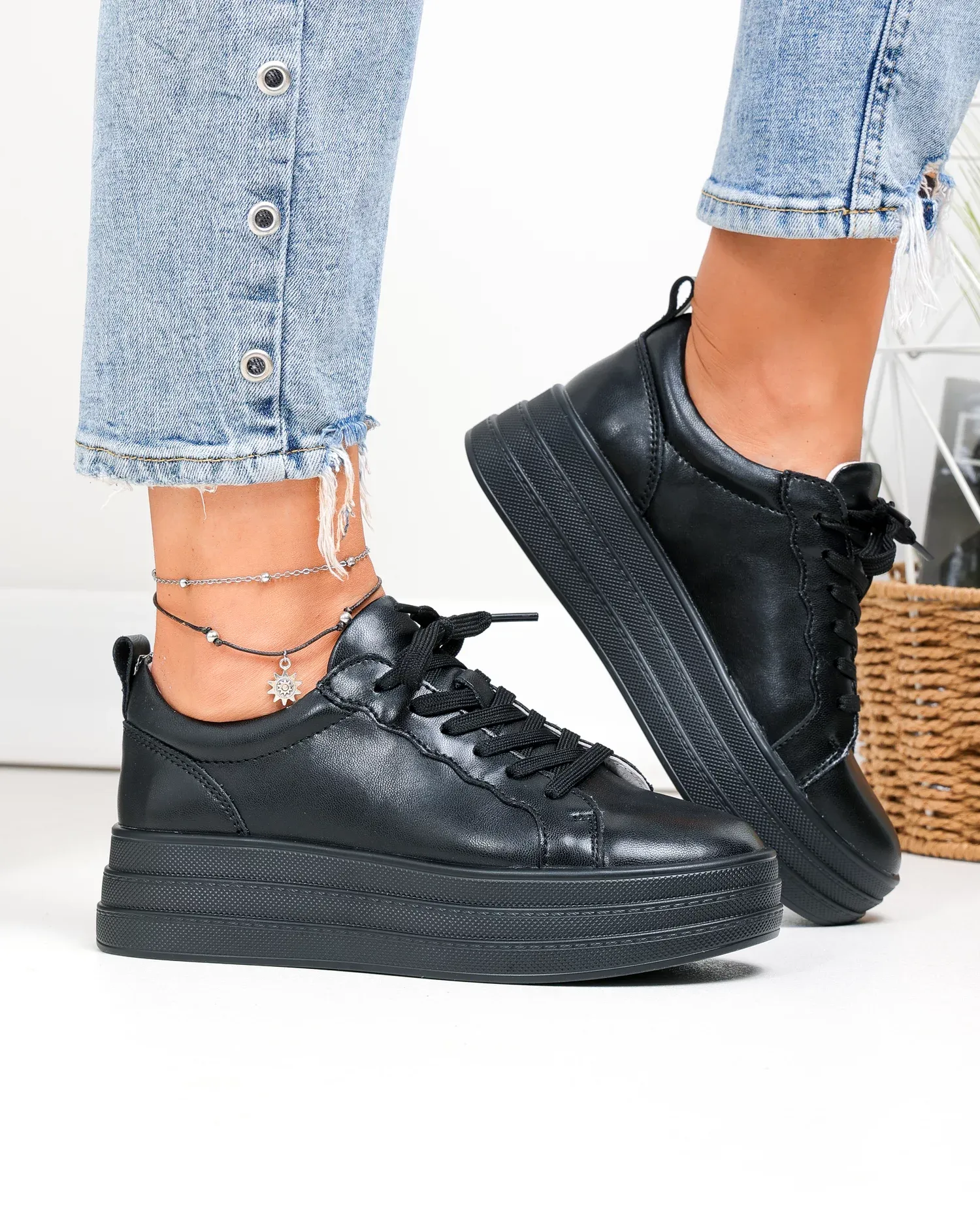 products/580/pantofi-casual-dama-piele-naturala-negri-cu-talpa-groasa-si-inchidere-sireturi-f002-397-96136.webp