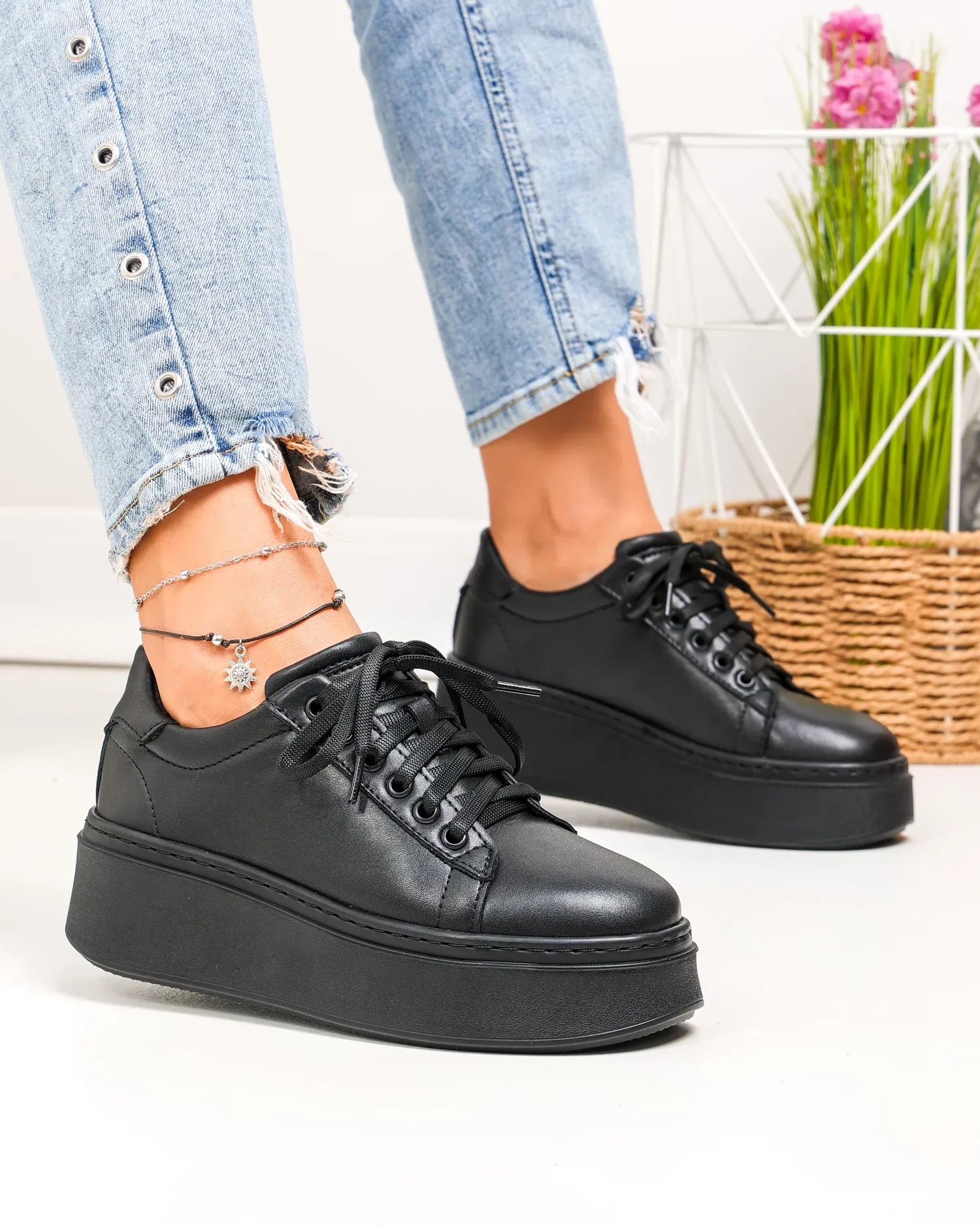 products/580/pantofi-casual-dama-piele-naturala-negri-cu-talpa-groasa-si-inchidere-sireturi-pc207-96721.webp