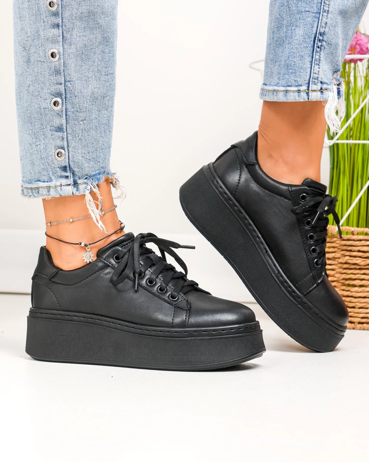 products/580/pantofi-casual-dama-piele-naturala-negri-cu-talpa-groasa-si-inchidere-sireturi-pc207-96730.webp