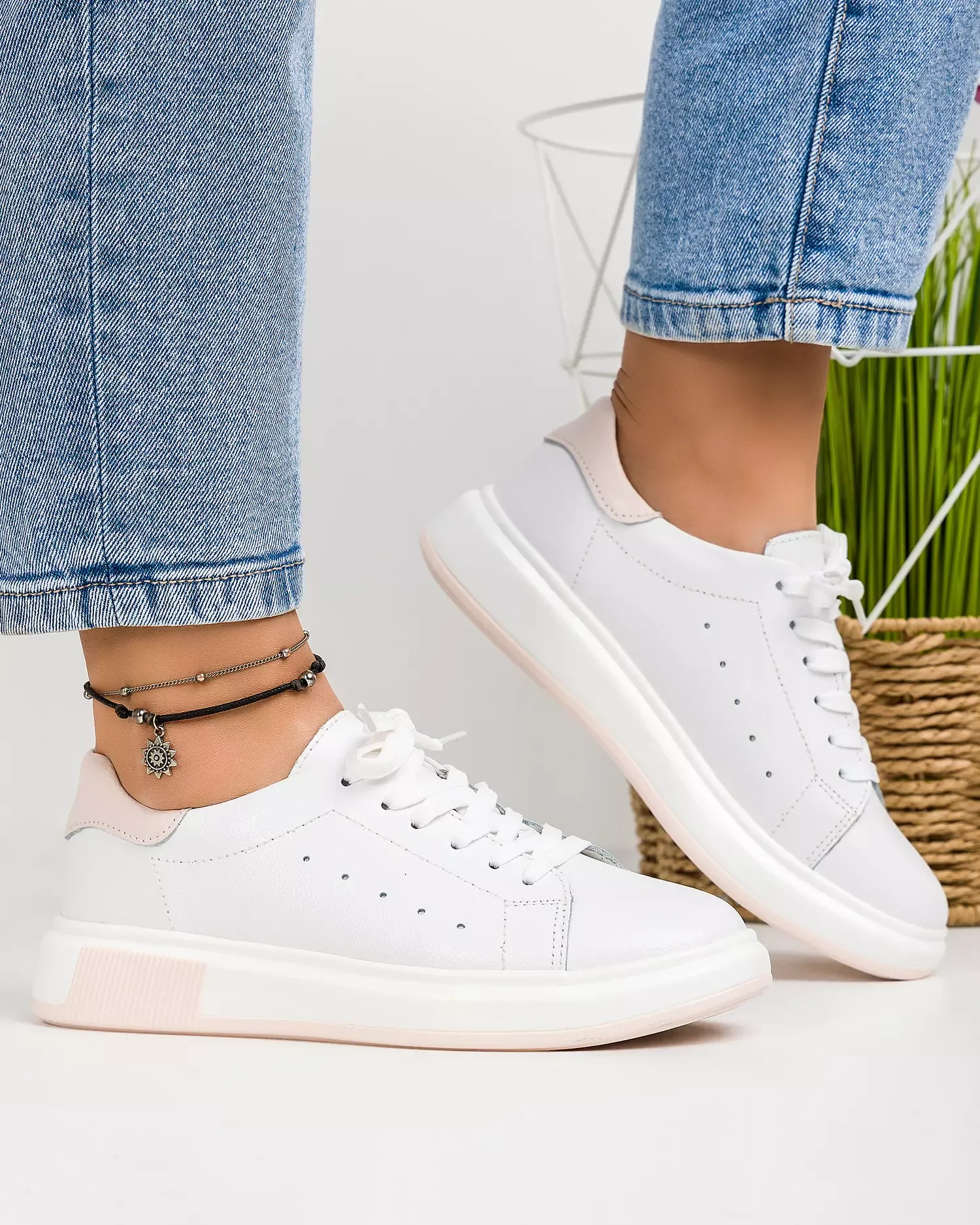 products/580/pantofi-casual-din-piele-naturala-albi-cu-roz-si-inchidere-sireturi-aw464-47884.webp