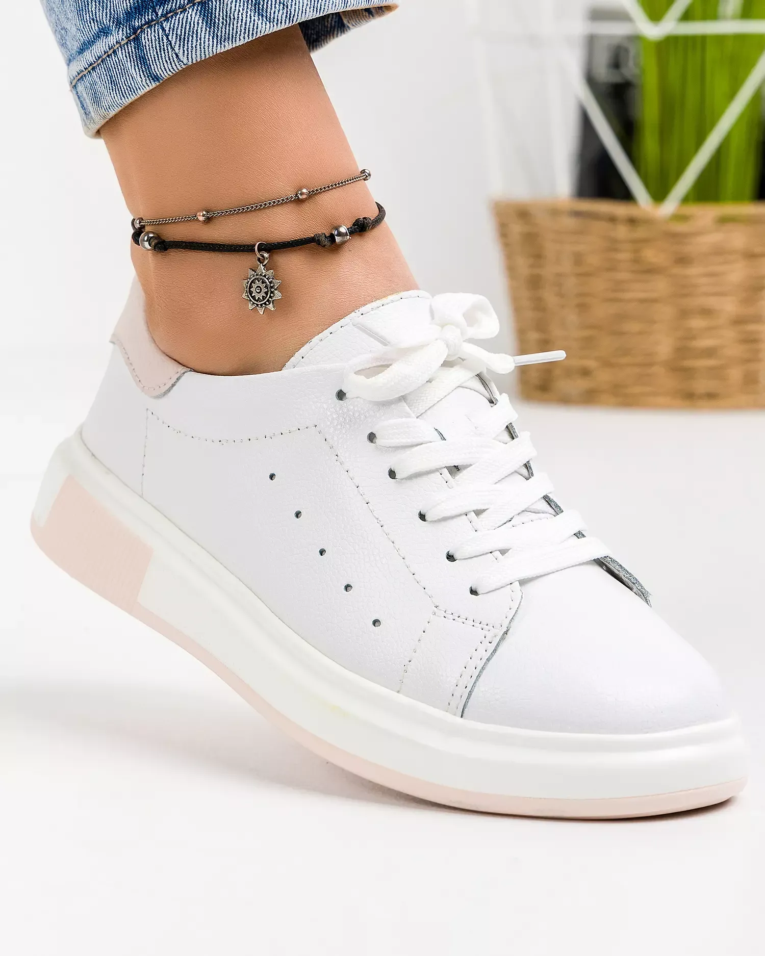 products/580/pantofi-casual-din-piele-naturala-albi-cu-roz-si-inchidere-sireturi-aw464-47890.webp