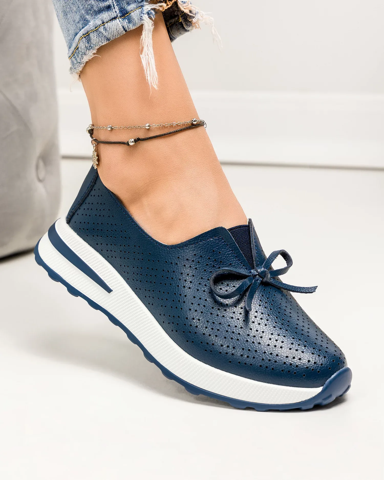 products/580/pantofi-casual-perforati-piele-naturala-bleumarin-cu-talpa-flexibila-t-5930-76282.webp