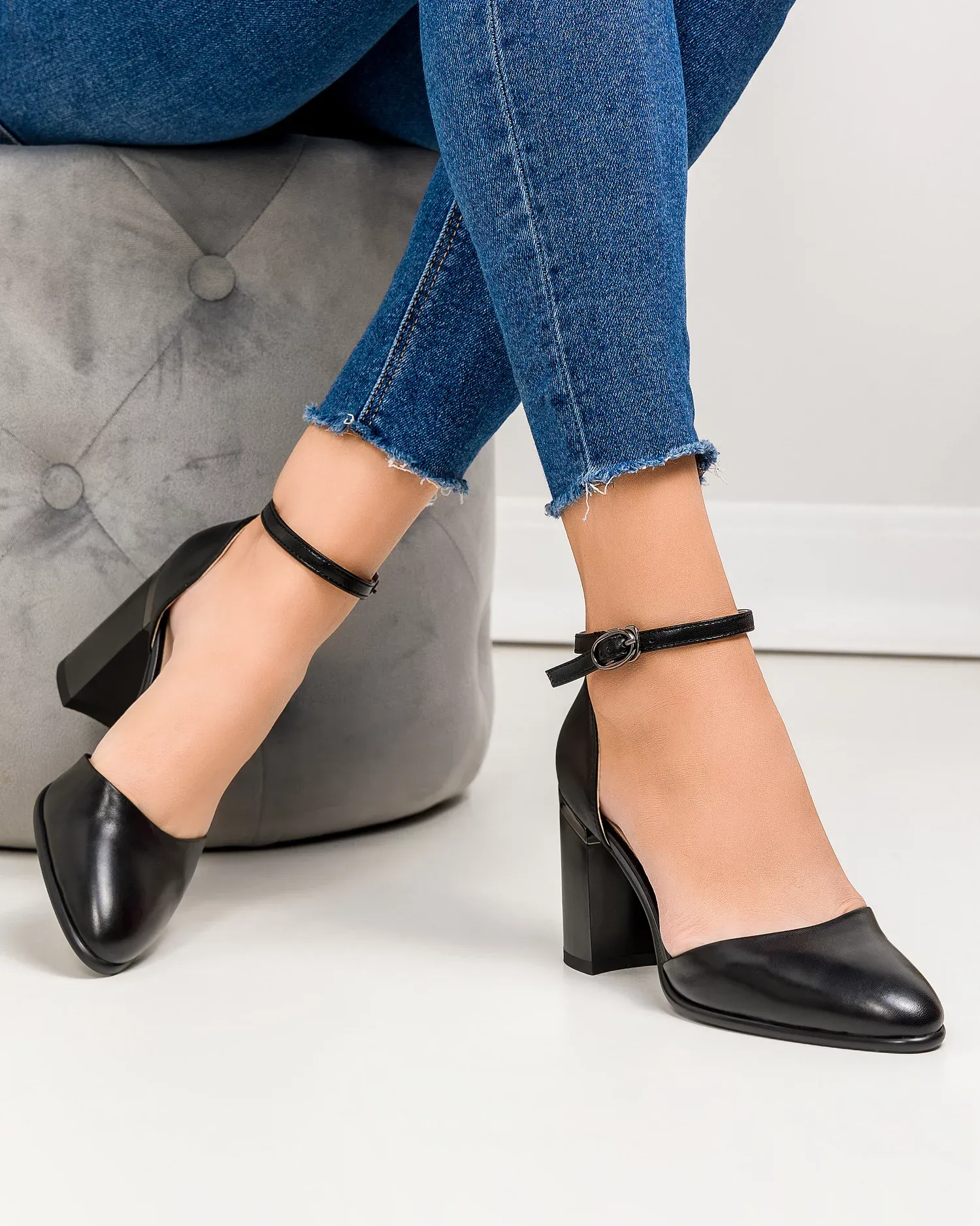 products/580/pantofi-eleganti-dama-piele-naturala-negri-cu-toc-gros-si-inchidere-catarama-sn4003-69847.webp