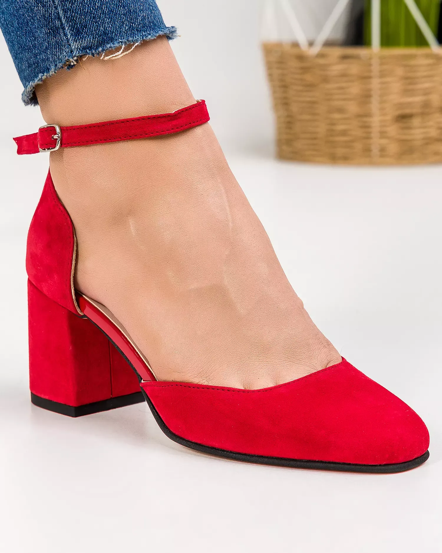 products/580/pantofi-eleganti-piele-naturala-intoarsa-rosii-cu-toc-gros-si-inchidere-catarama-wiz23v-52693.webp