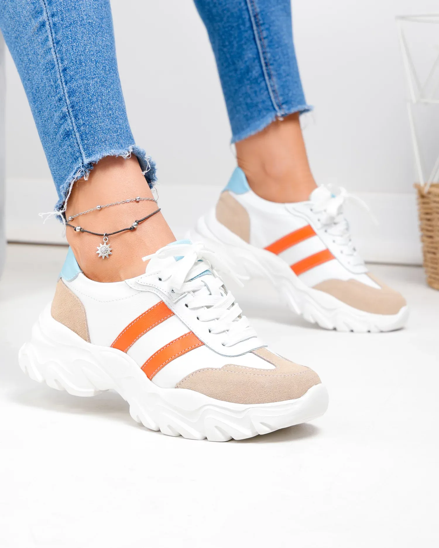 products/580/pantofi-sport-dama-piele-naturala-albi-cu-piele-naturala-intoarsa-bej-wiz0226-102223.webp