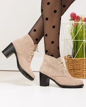 Botine dama piele naturala intoarsa bej cu toc gros si inchidere sireturi PCI602V