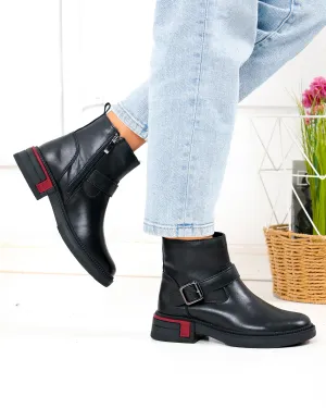 Ghete scurte dama din piele naturala negre cu accesoriu si catarama T-2628
