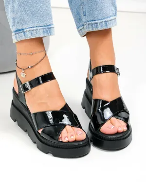 Sandale dama piele naturala lacuita negre cu talpa neagra si barete incrucisate PV977-1