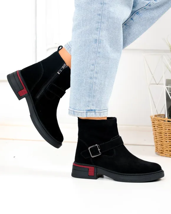 Ghete scurte din piele naturala intoarsa negre cu accesoriu si catarama T-2628