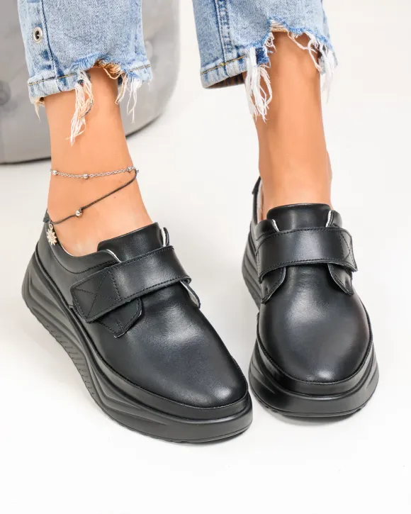 Pantofi casual dama piele naturala negri cu inchidere scai si varf rotund T6086