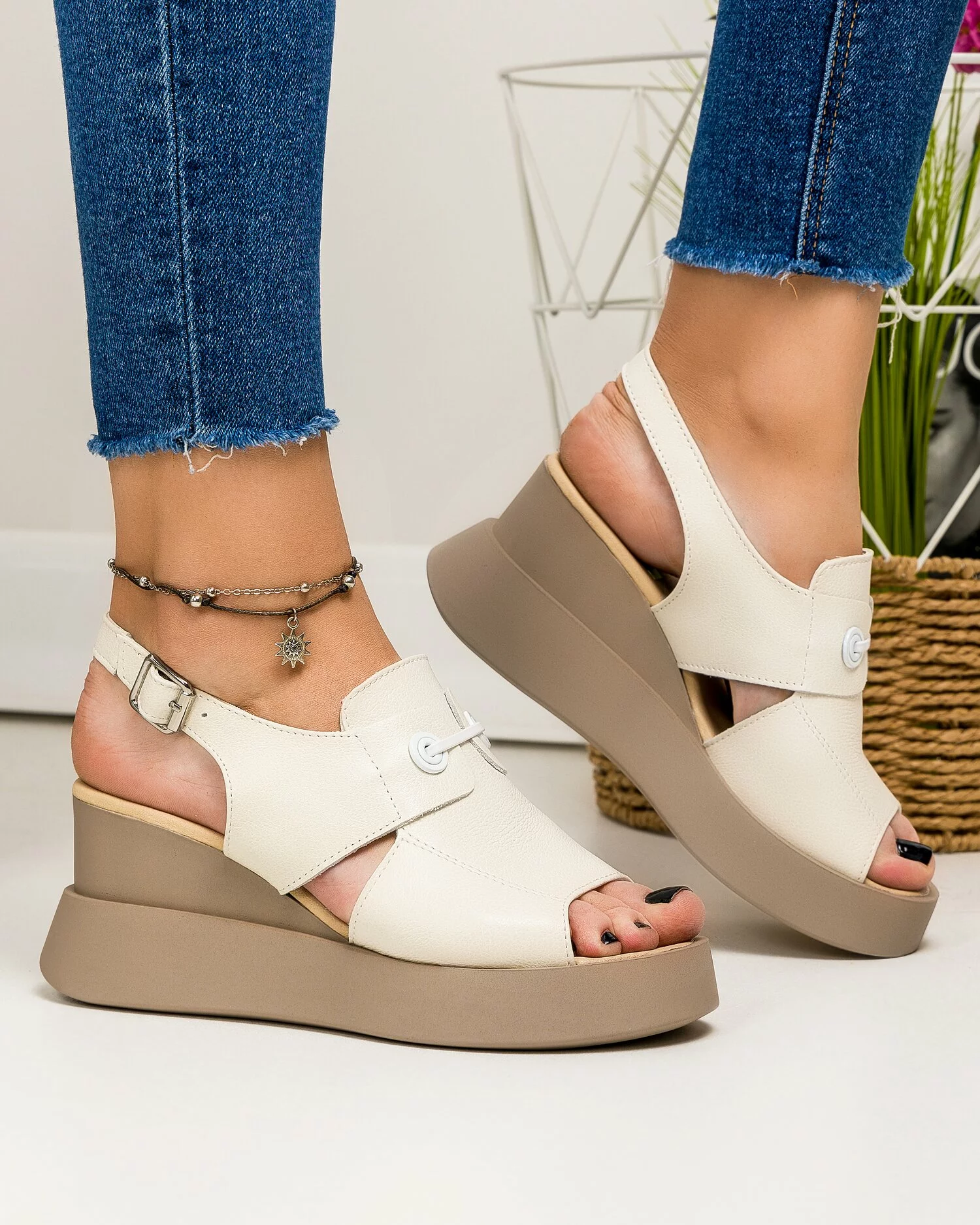 sandale-dama-piele-naturala-alb-murdar-cu-talpa-bej-pv914-76066-2.webp