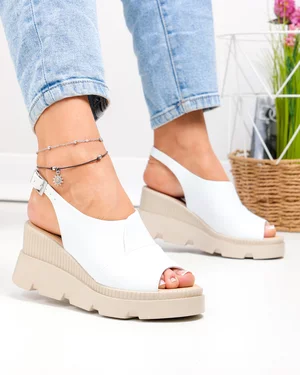 Sandale dama piele naturala albe cu inchidere catarama si talpa tip platforma PV979