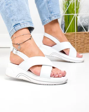 Sandale dama piele naturala albe cu inchidere catarama T6023