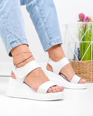 Sandale dama piele naturala albe cu inchidere scai si talpa tip platforma T6024