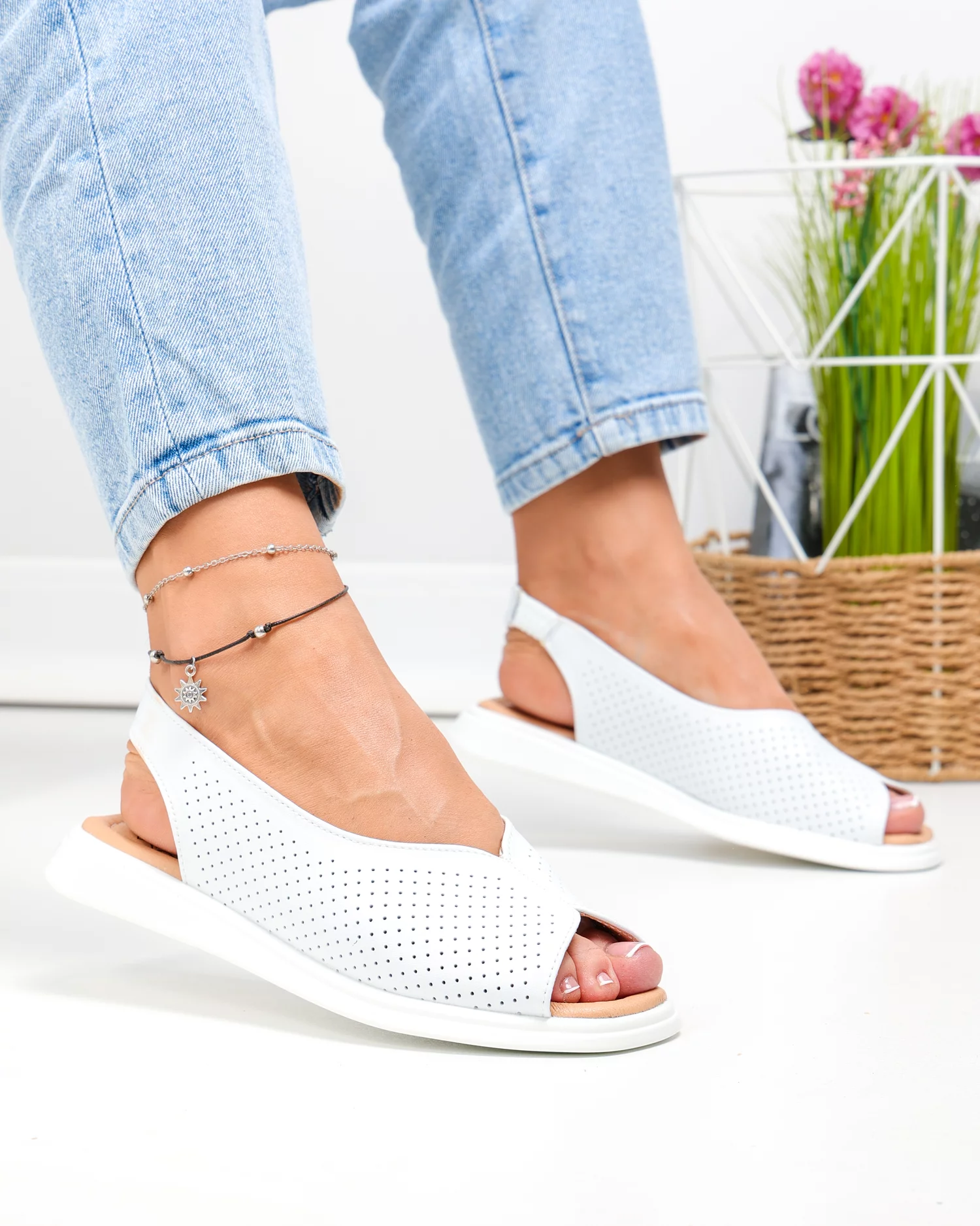 sandale-dama-piele-naturala-albe-perforate-cu-talpa-joasa-flexibila-t6028-93418-2.webp
