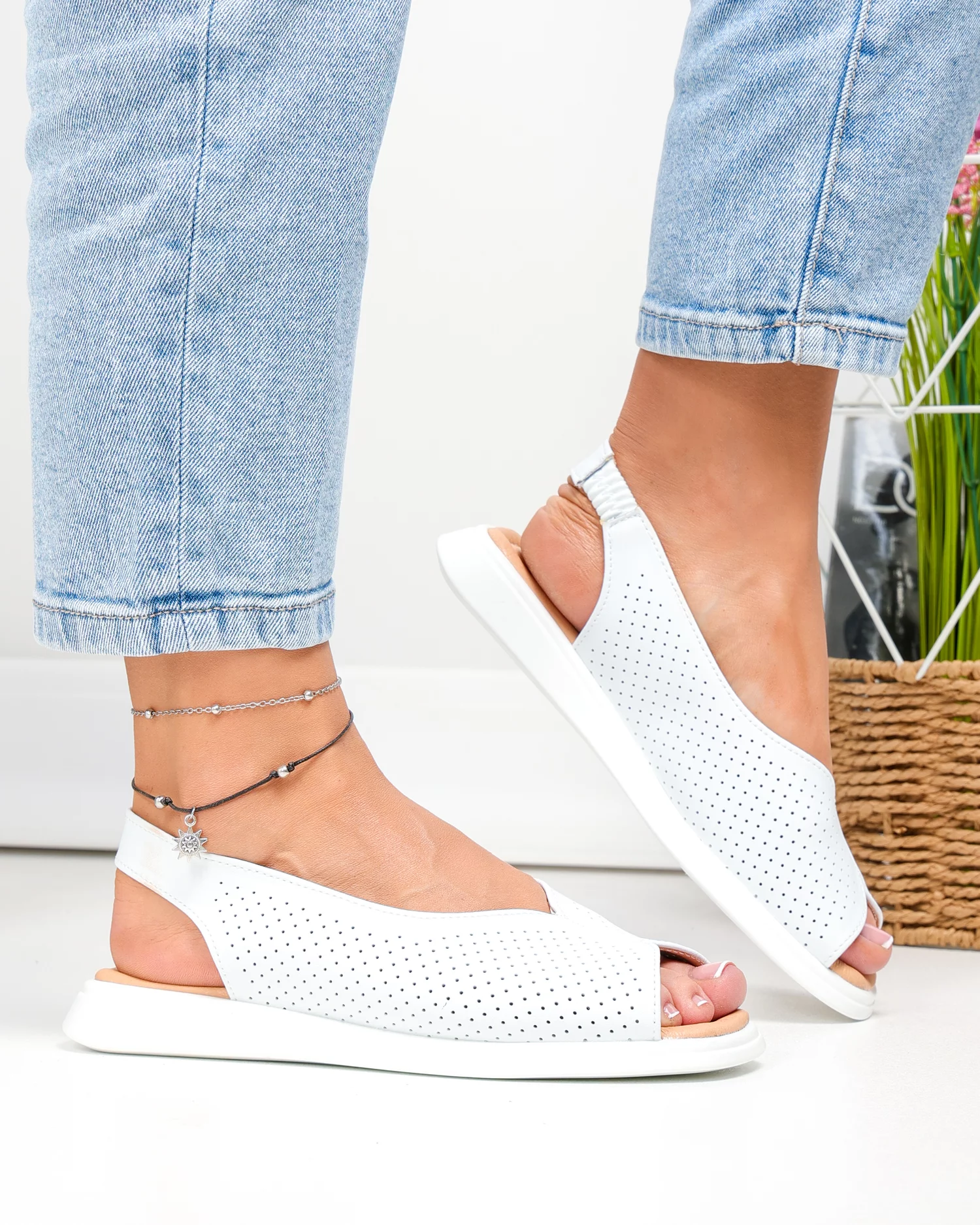 sandale-dama-piele-naturala-albe-perforate-cu-talpa-joasa-flexibila-t6028-93433-2.webp