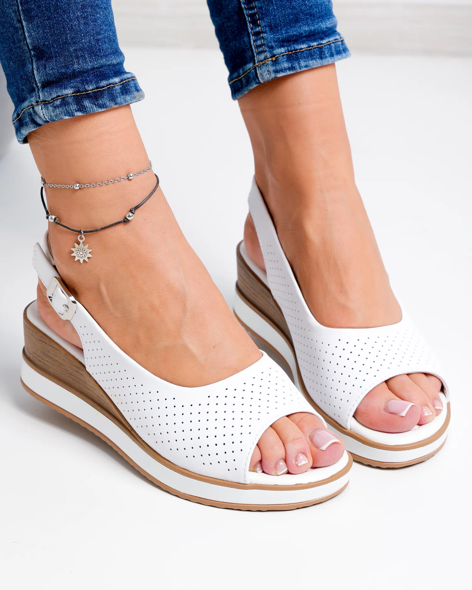 sandale-dama-piele-naturala-albe-perforate-cu-talpa-maro-gi-001-102658-2.webp