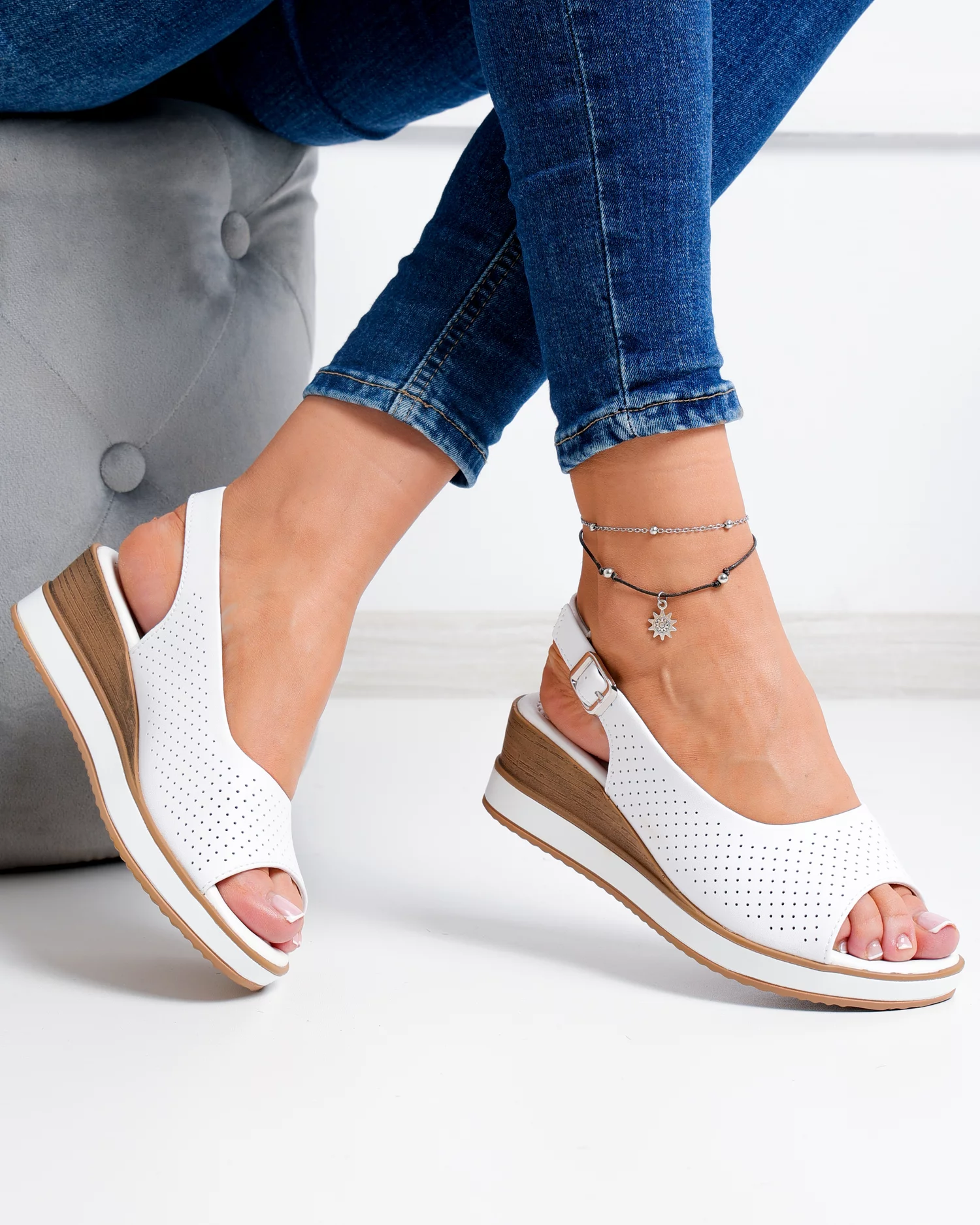 sandale-dama-piele-naturala-albe-perforate-cu-talpa-maro-gi-001-102661-2.webp