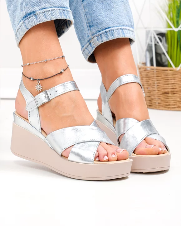Sandale dama piele naturala argintii cu talpa tip platforma si inchidere catarama PV977