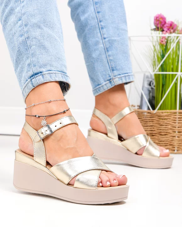 Sandale dama piele naturala aurii cu barete incrucisate si talpa tip platforma PV977