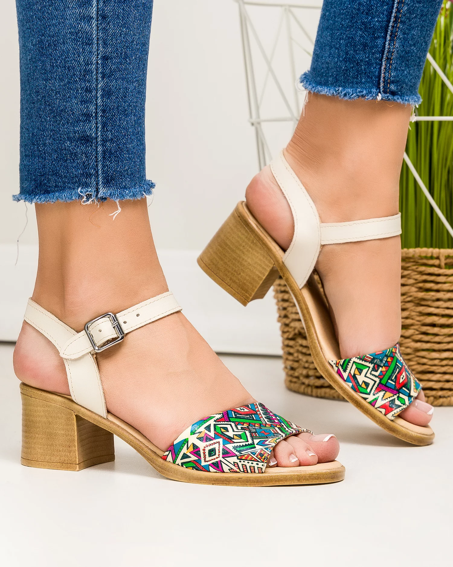 sandale-dama-piele-naturala-bej-cu-imprimeu-mozaic-si-toc-gros-pv957-78505-2.webp