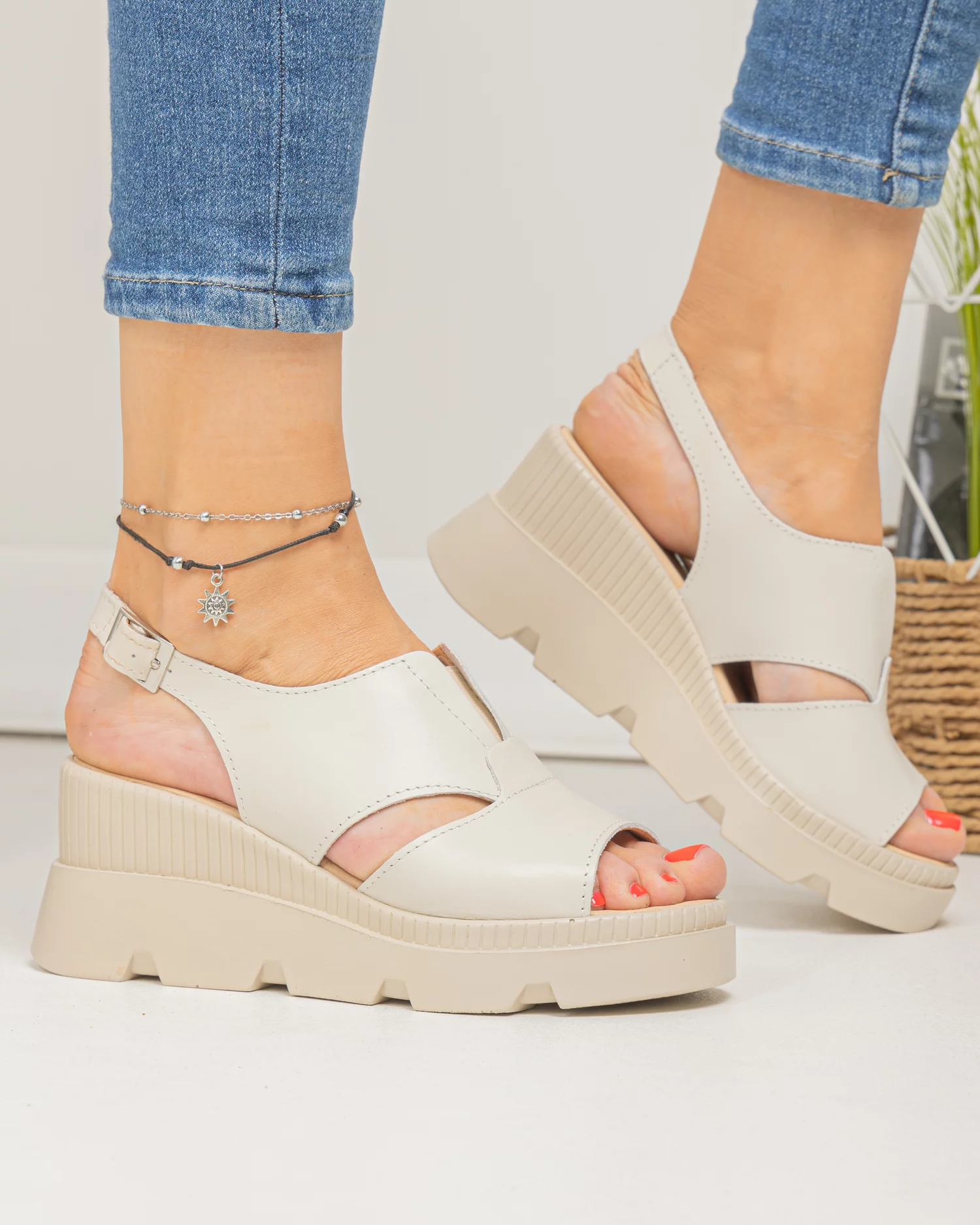 sandale-dama-piele-naturala-bej-cu-inchidere-catarama-pv975-86419-2.webp