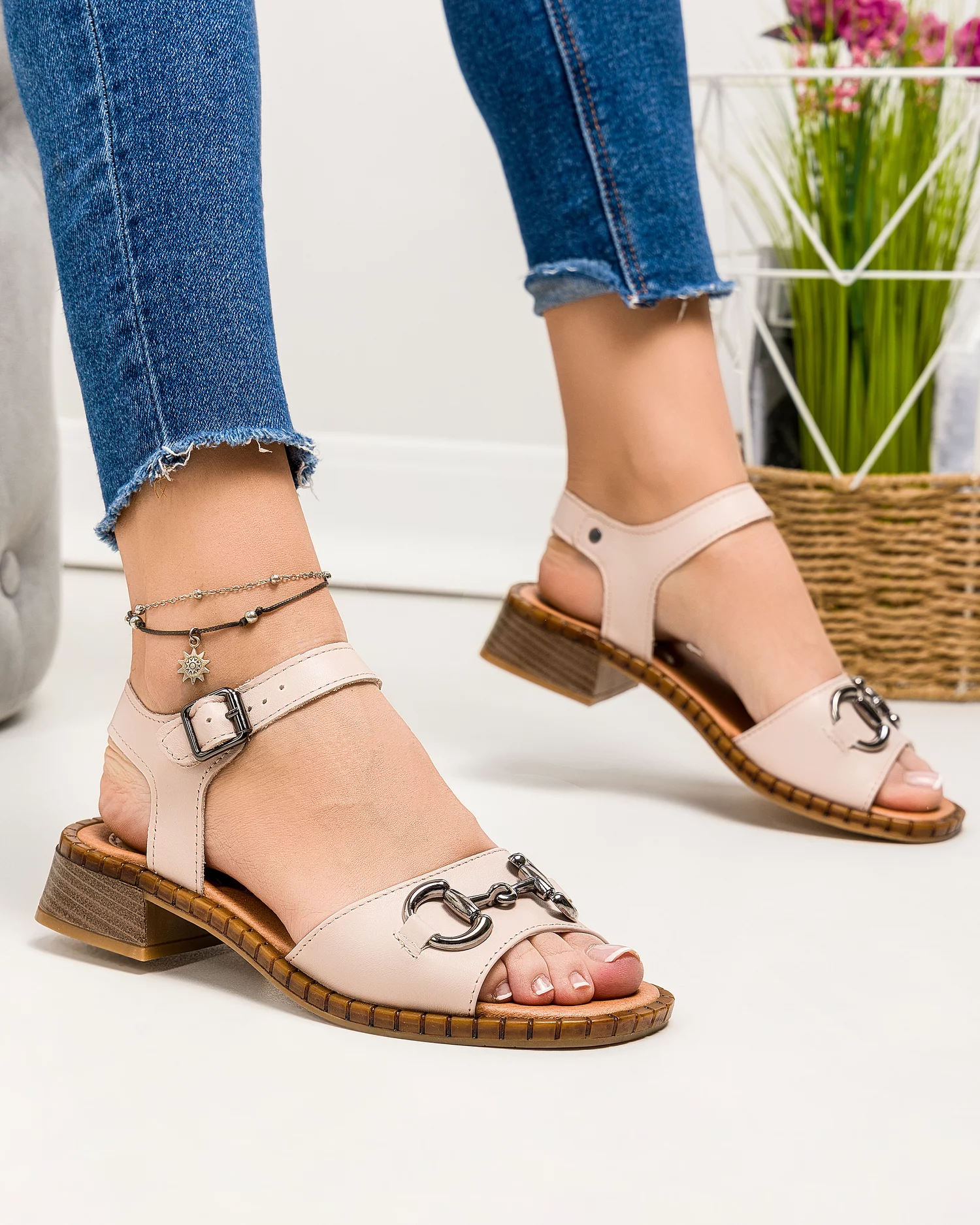 sandale-dama-piele-naturala-bej-cu-inchidere-catarama-si-accesoriu-metalic-pv974-79699-2.webp