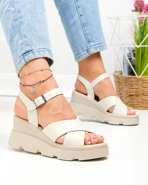 Sandale dama piele naturala bej cu inchidere catarama si barete incrucisate PV977-1