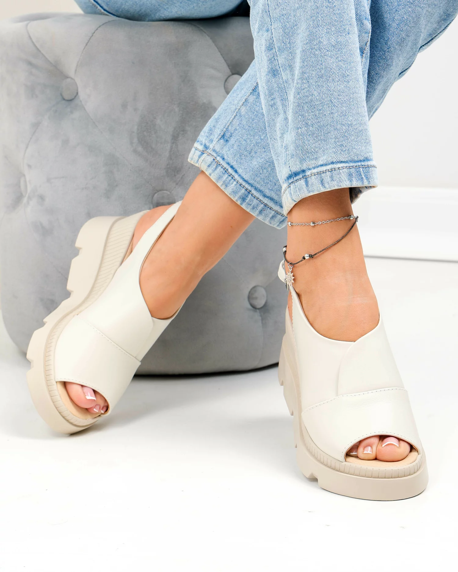 sandale-dama-piele-naturala-bej-cu-inchidere-catarama-si-talpa-tip-platforma-pv979-94438-2.webp