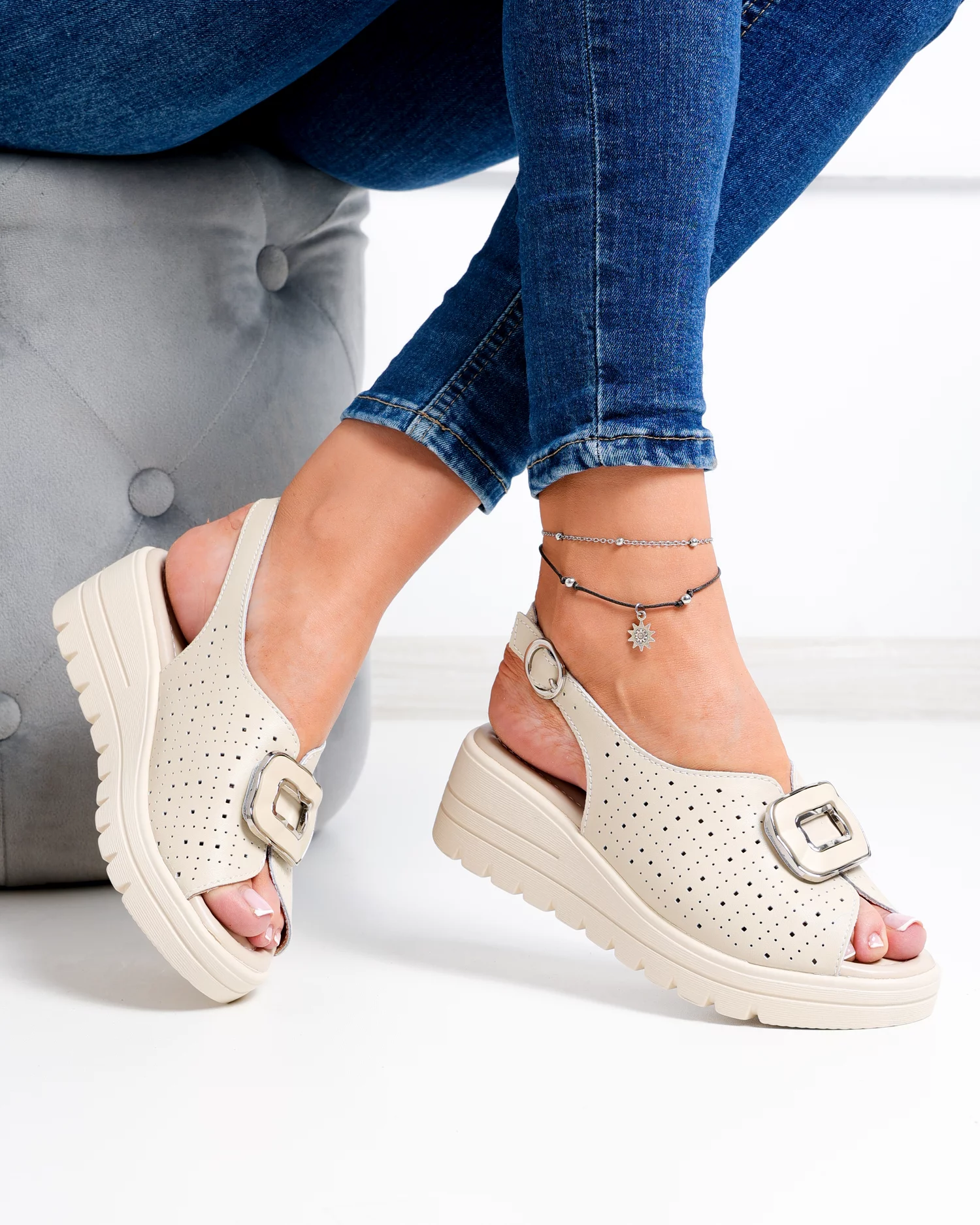 sandale-dama-piele-naturala-bej-cu-model-perforat-si-aplicatie-metalica-t-8021-2-102676-2.webp