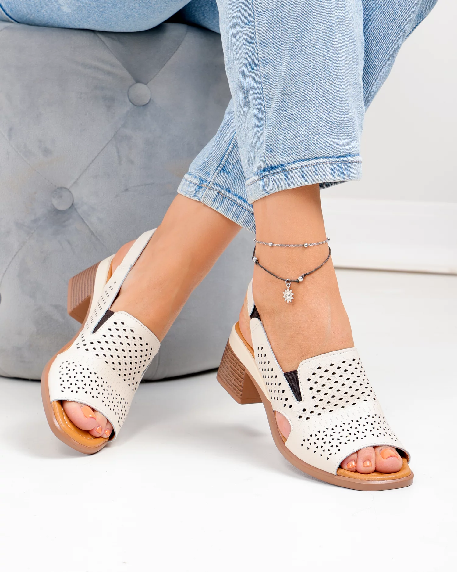 sandale-dama-piele-naturala-bej-cu-model-perforat-si-toc-gros-jy5831-101227-2.webp