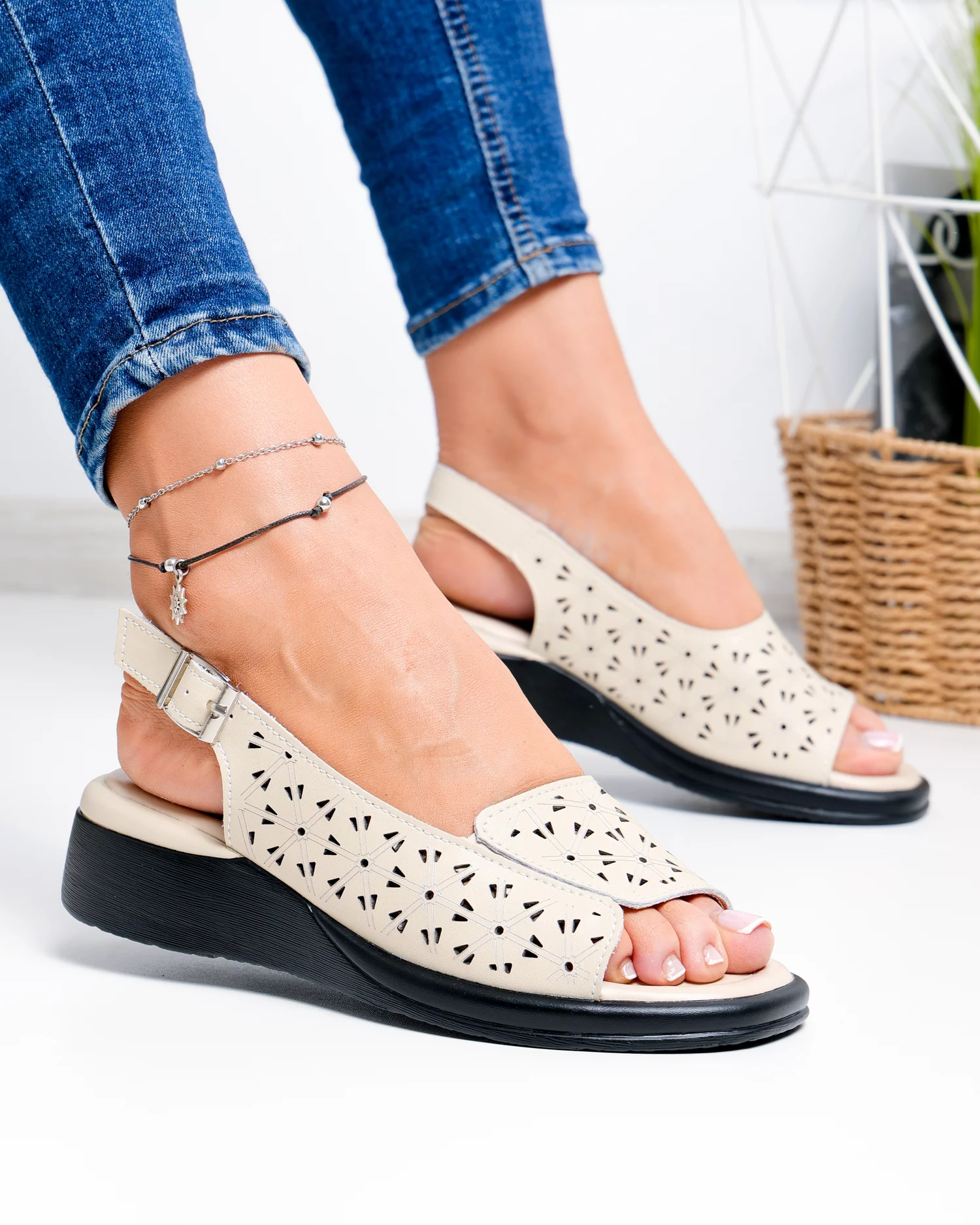 sandale-dama-piele-naturala-bej-cu-model-perforat-t-8027-102577-2.webp
